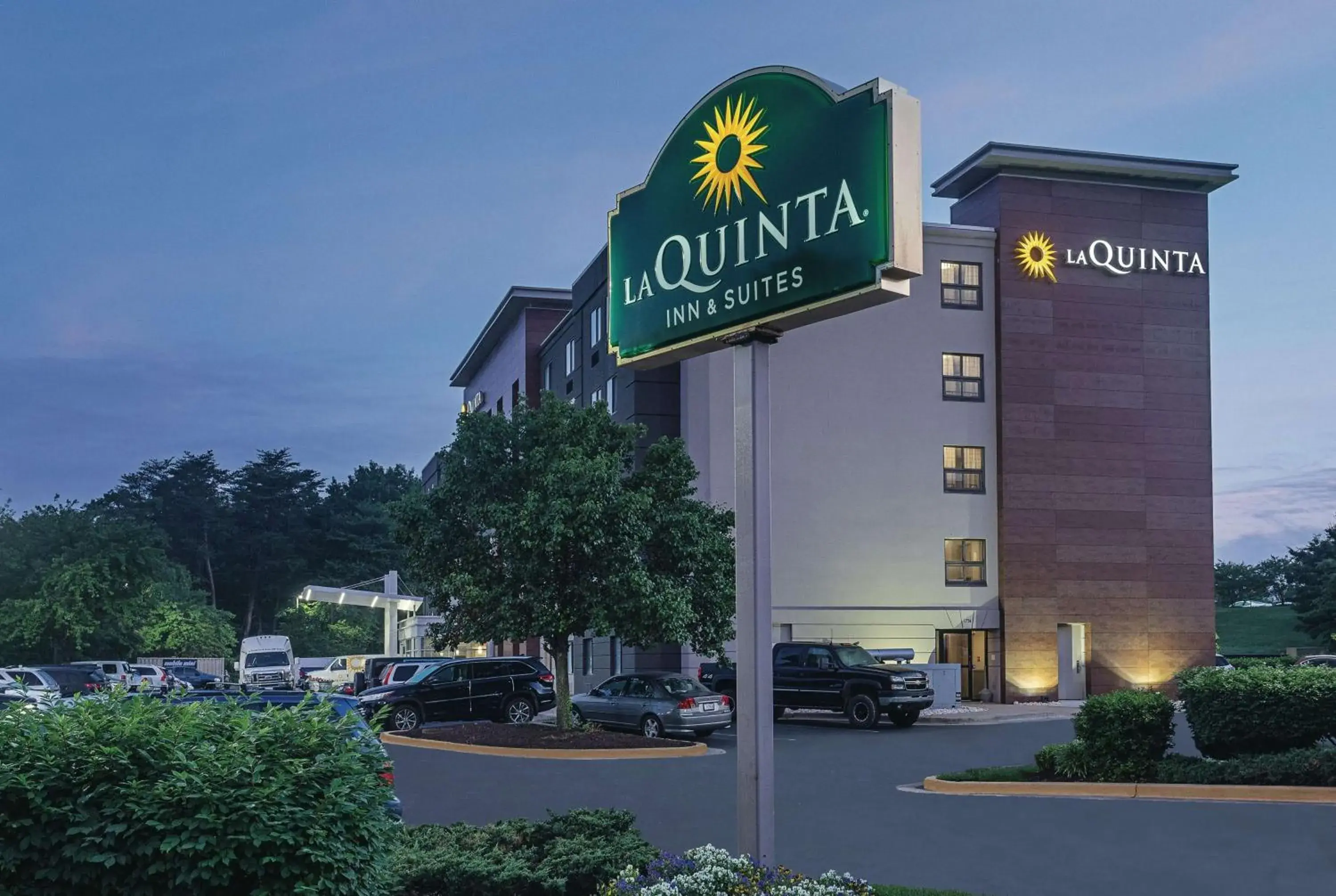 Property building in La Quinta by Wyndham Baltimore BWI Airport Property building in La Quinta by Wyndham Baltimore BWI Airport