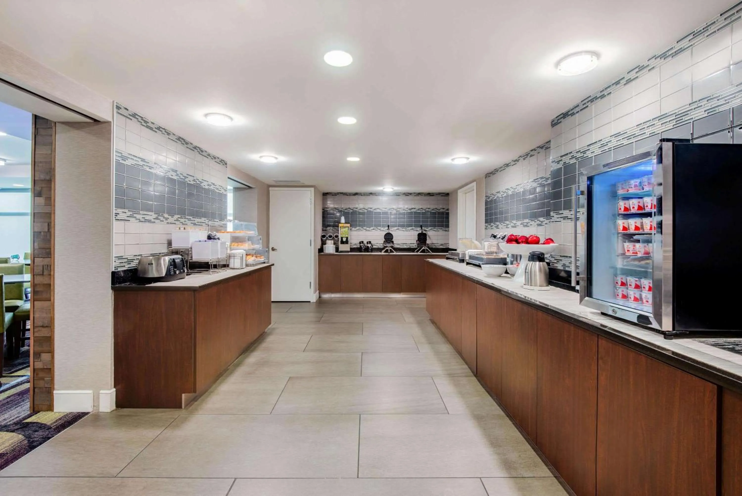 Restaurant/places to eat in La Quinta by Wyndham Baltimore BWI Airport