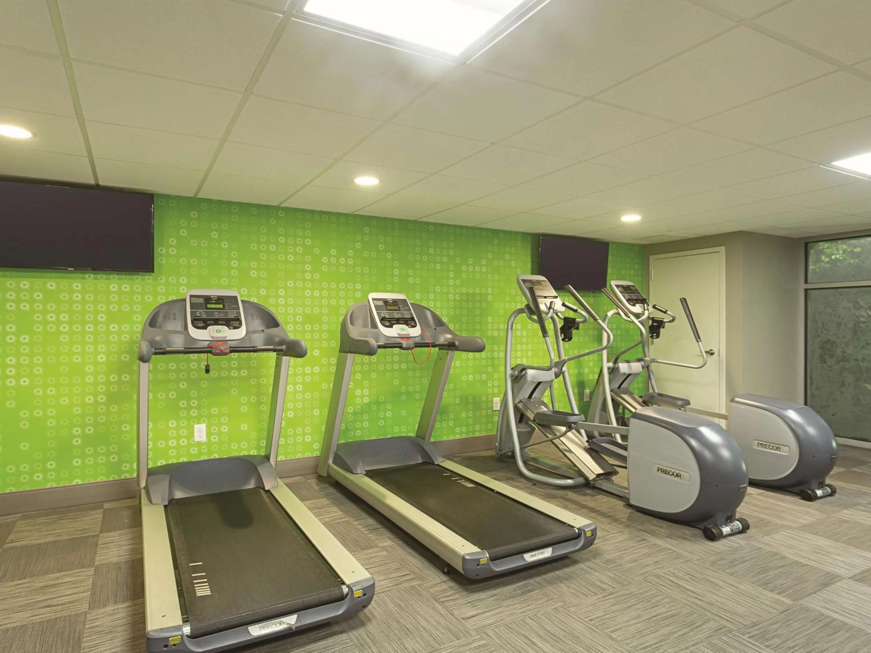 Fitness centre/facilities in La Quinta by Wyndham Baltimore BWI Airport