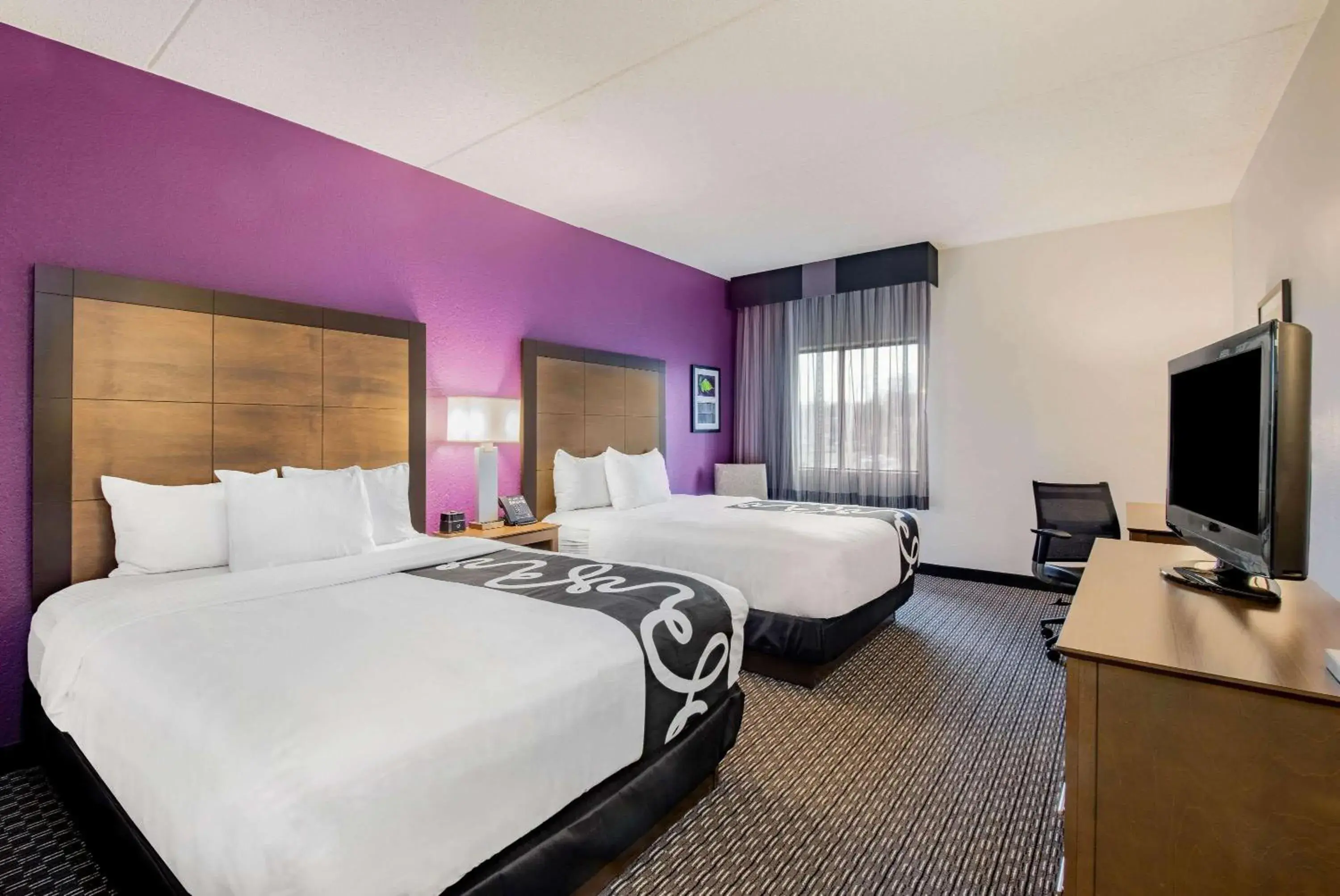 Queen Room with Two Queen Beds in La Quinta by Wyndham Baltimore BWI Airport Queen Room with Two Queen Beds in La Quinta by Wyndham Baltimore BWI Airport