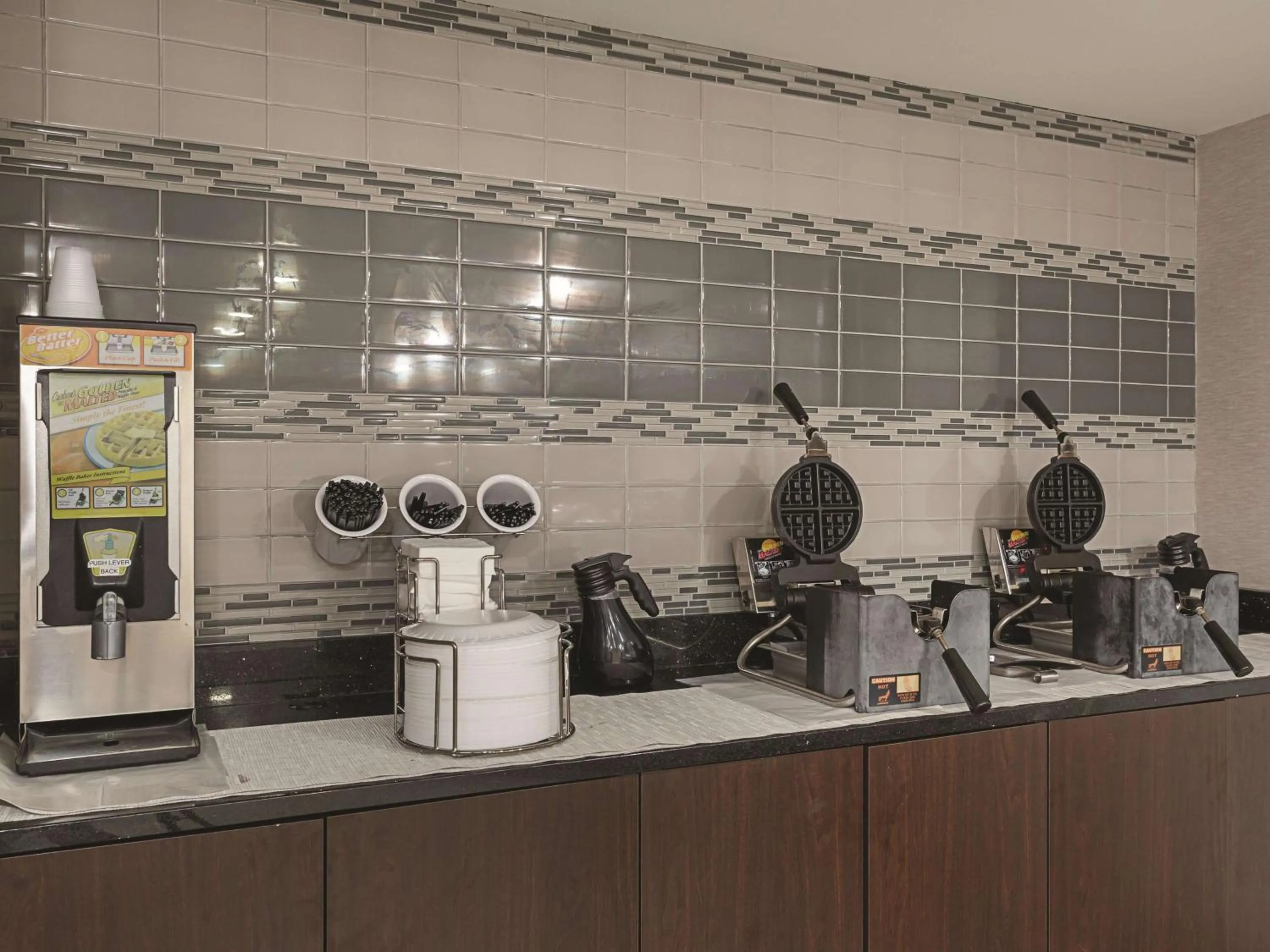 Restaurant/places to eat in La Quinta by Wyndham Baltimore BWI Airport