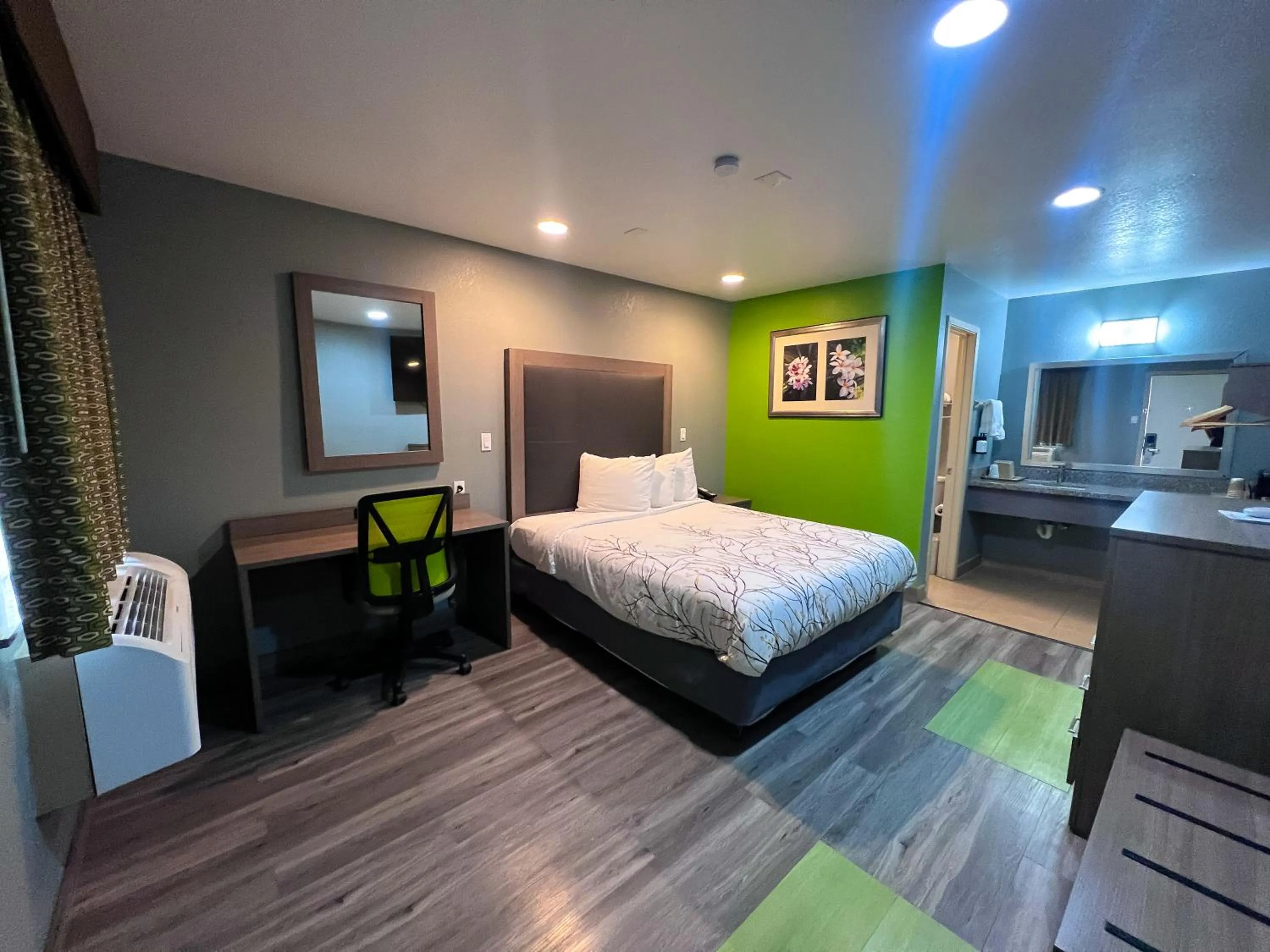 Bed in Fort Davis Inn & RV Park