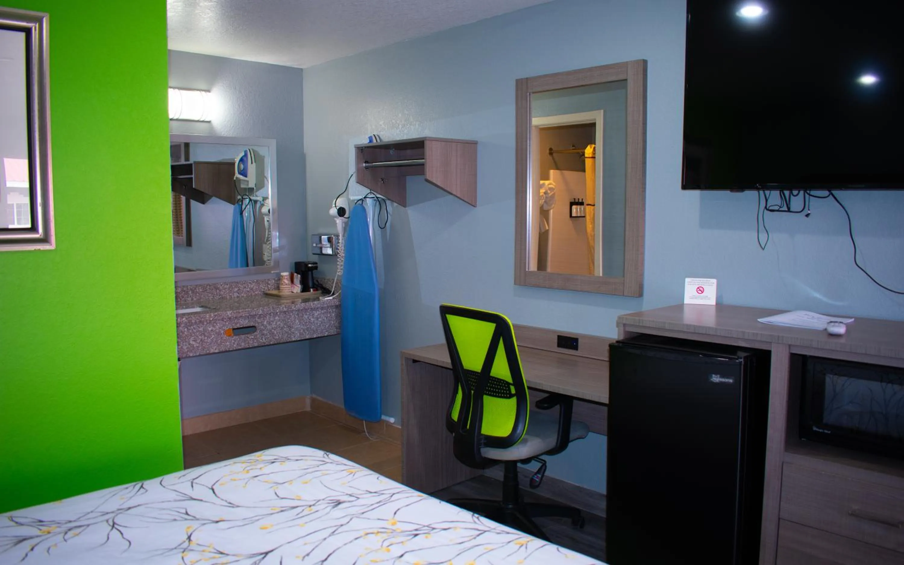 Bed in Fort Davis Inn & RV Park