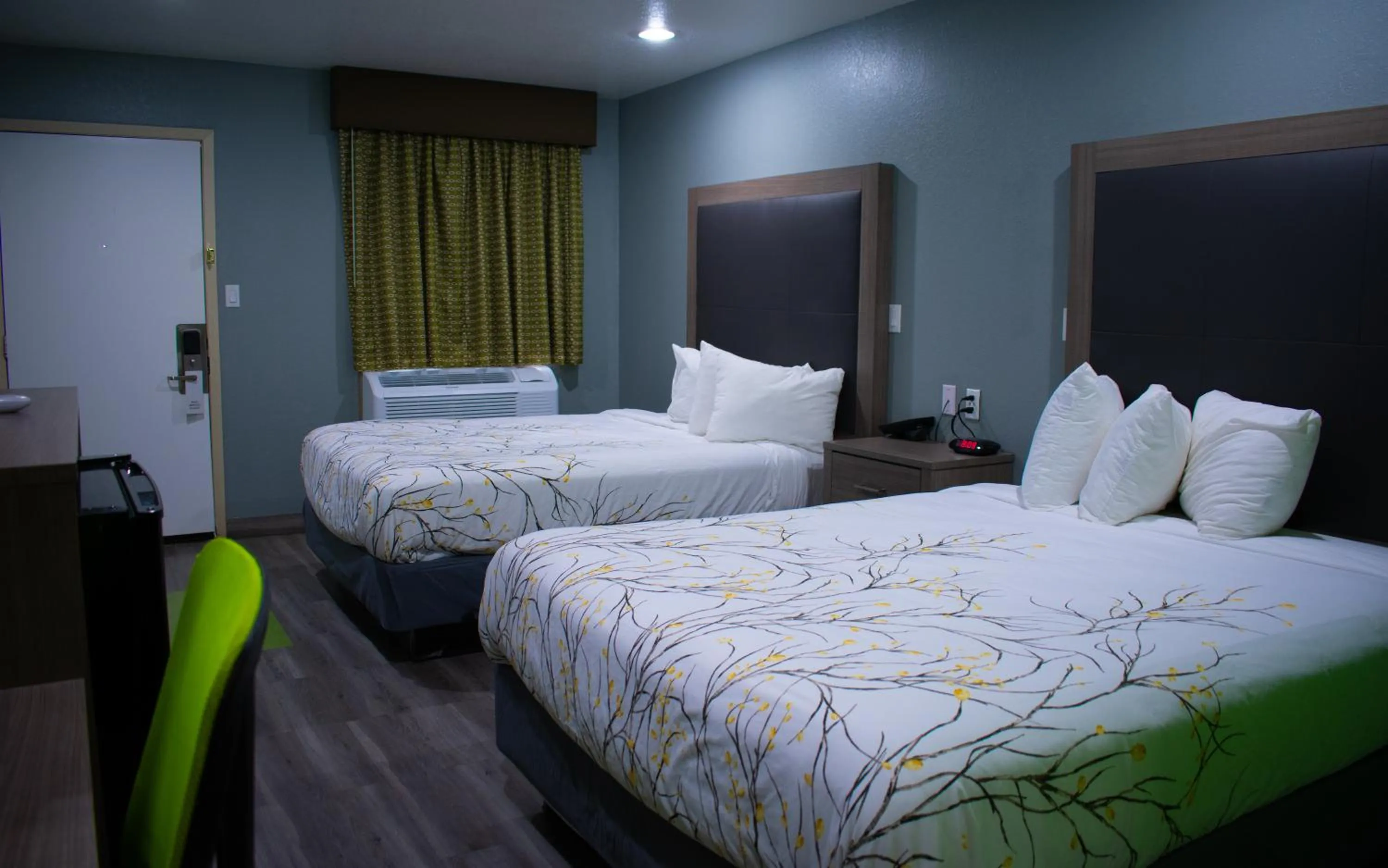 Bed in Fort Davis Inn & RV Park