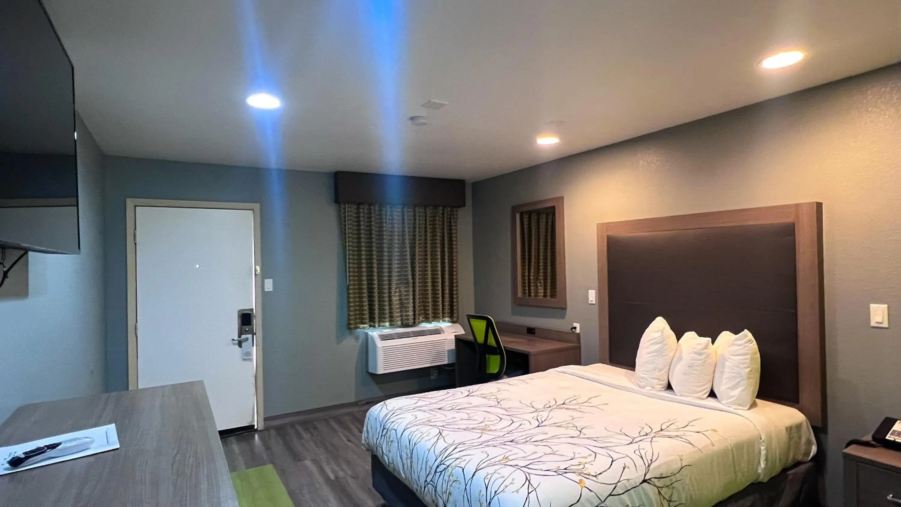 Bed in Fort Davis Inn & RV Park