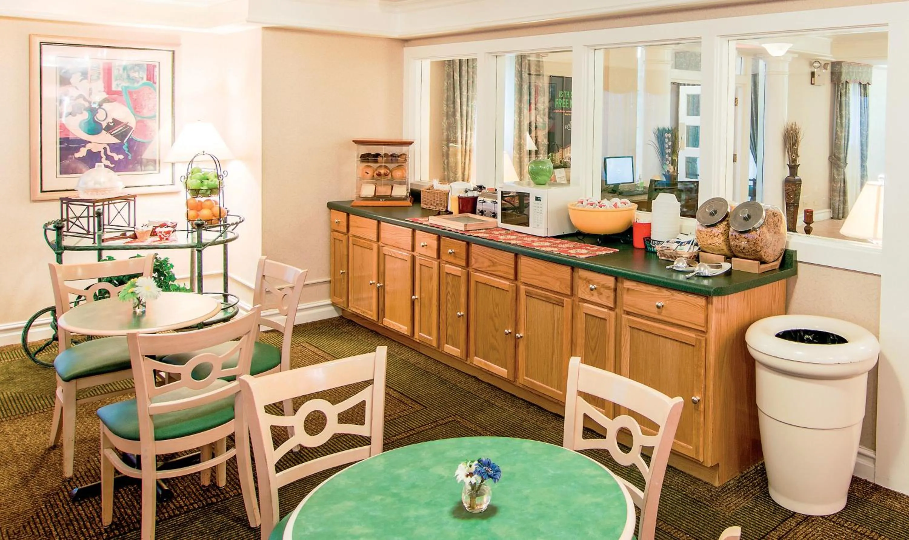 Continental breakfast in Days Inn & Suites by Wyndham Arlington Heights