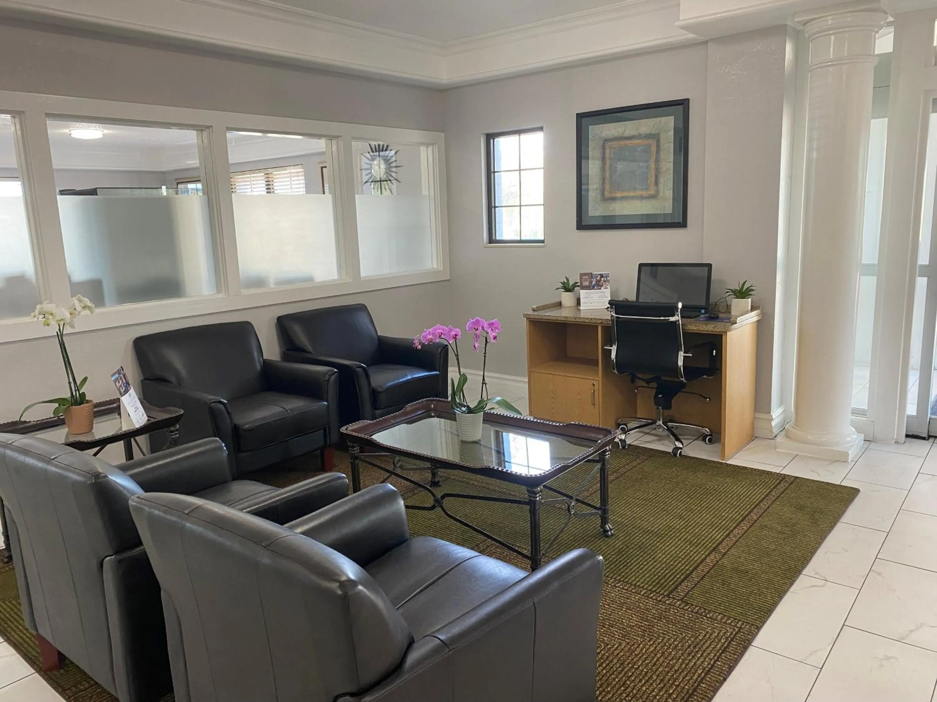 Lobby or reception in Days Inn & Suites by Wyndham Arlington Heights