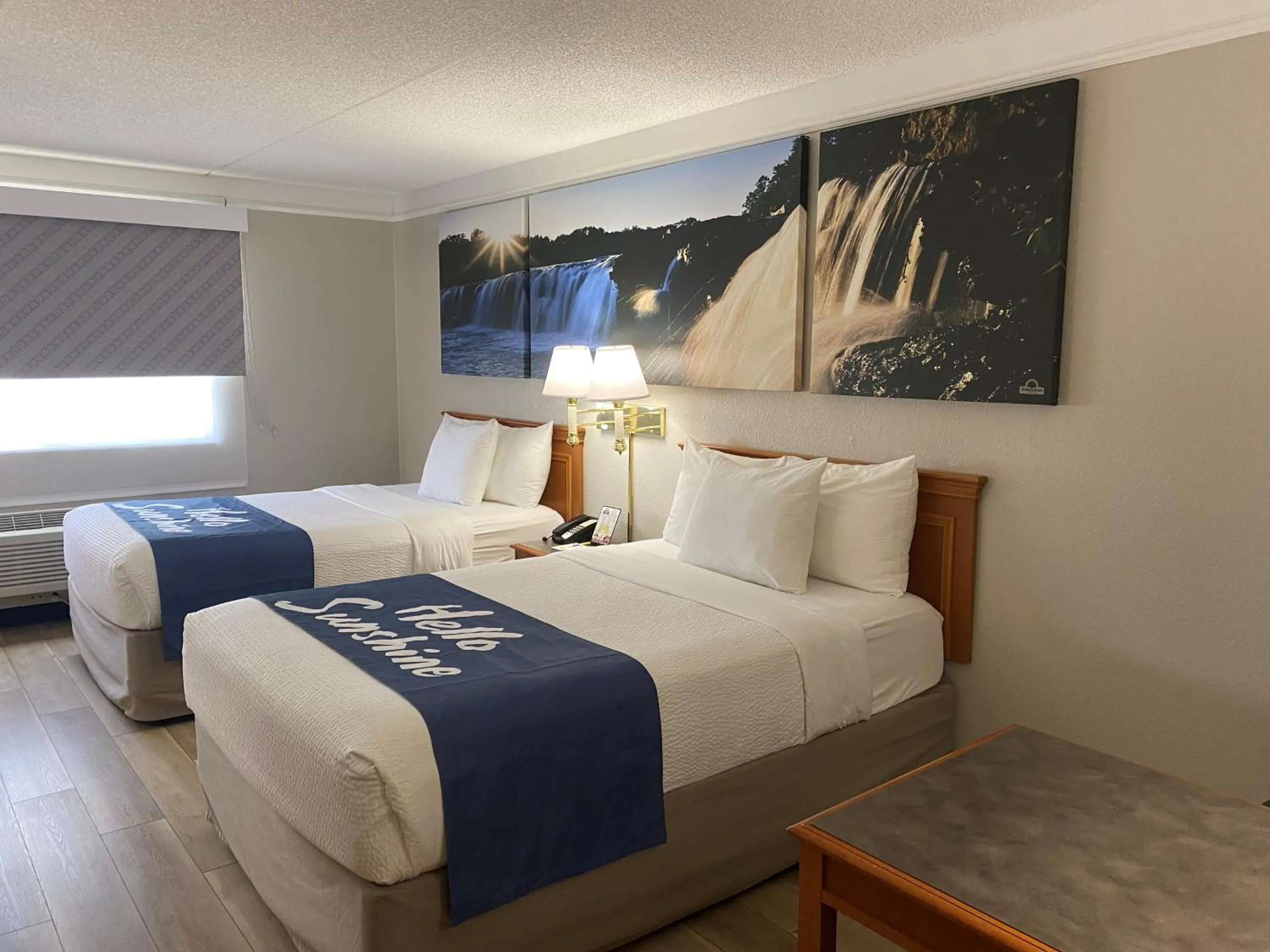 Bedroom, Bed in Days Inn & Suites by Wyndham Arlington Heights