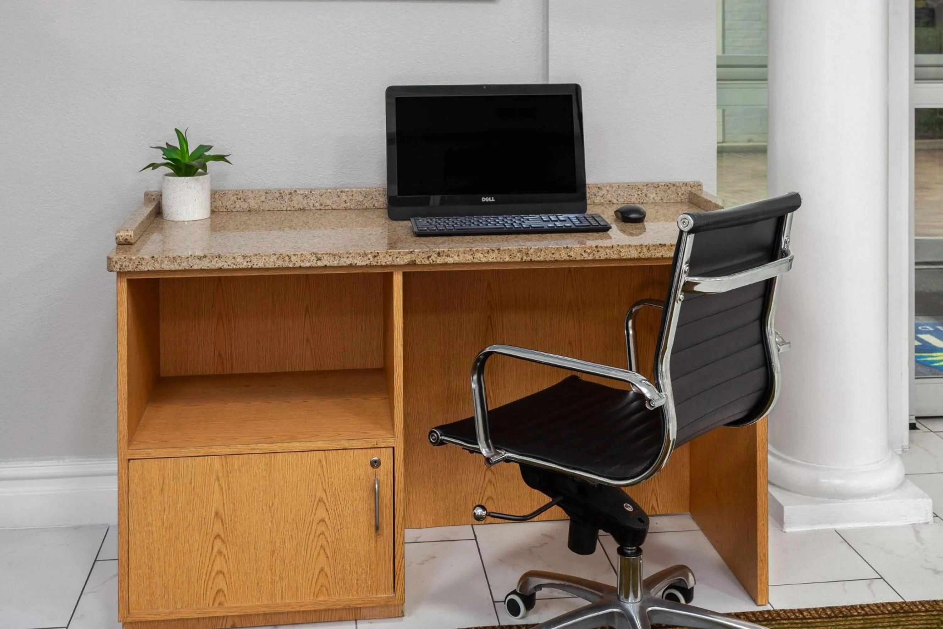 Business facilities in Days Inn & Suites by Wyndham Arlington Heights