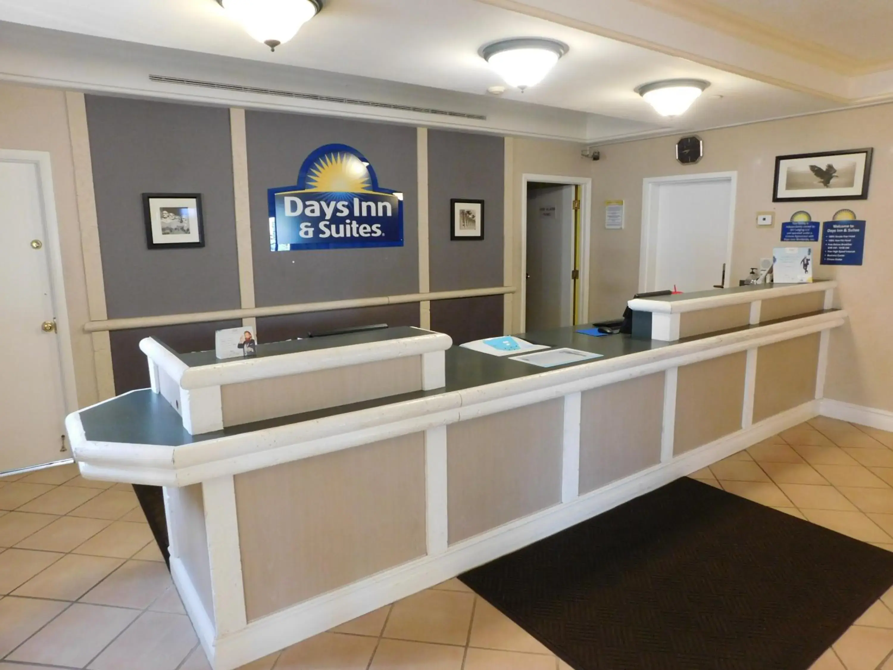 Lobby or reception in Days Inn & Suites by Wyndham Arlington Heights Lobby or reception in Days Inn & Suites by Wyndham Arlington Heights
