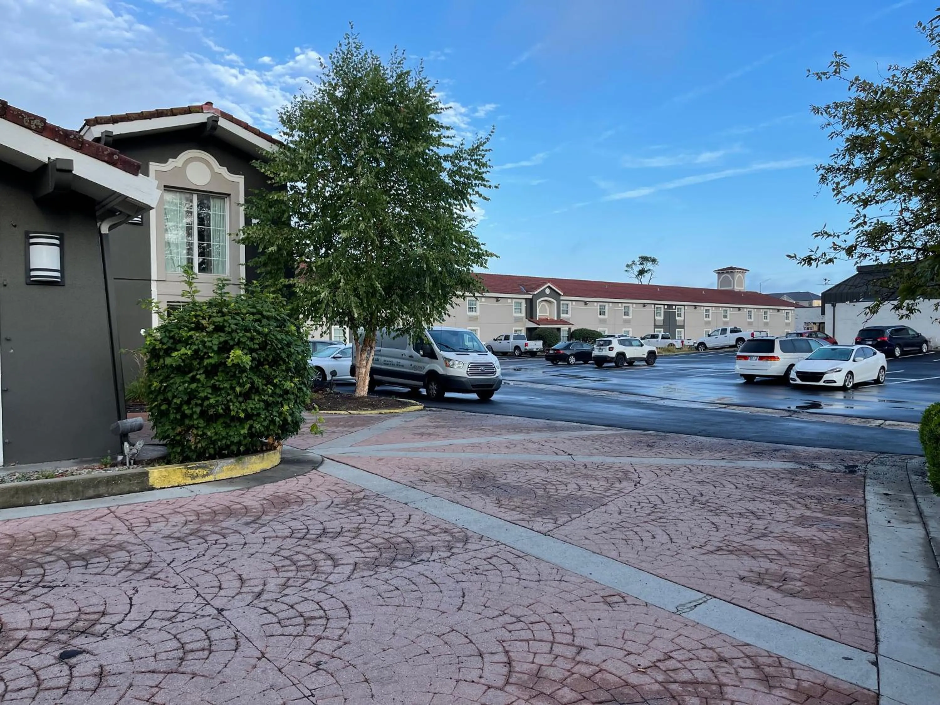 Property building in La Quinta Inn by Wyndham Indianapolis Airport Lynhurst
