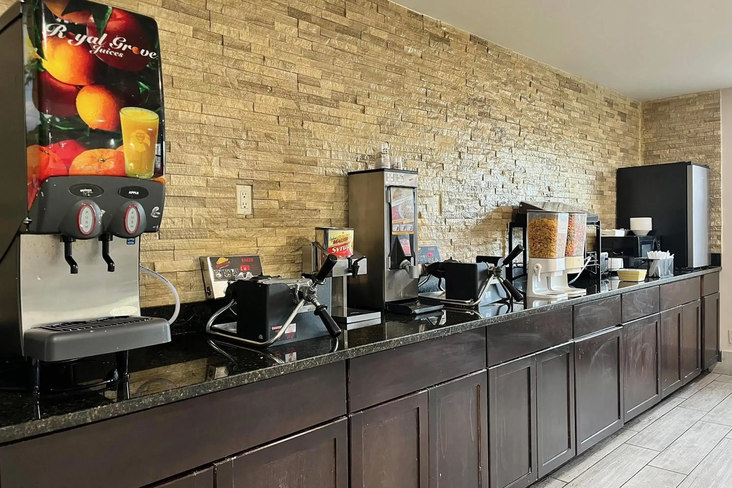 Restaurant/places to eat in Baymont by Wyndham Indianapolis Airport Lynhurst Restaurant/places to eat in Baymont by Wyndham Indianapolis Airport Lynhurst