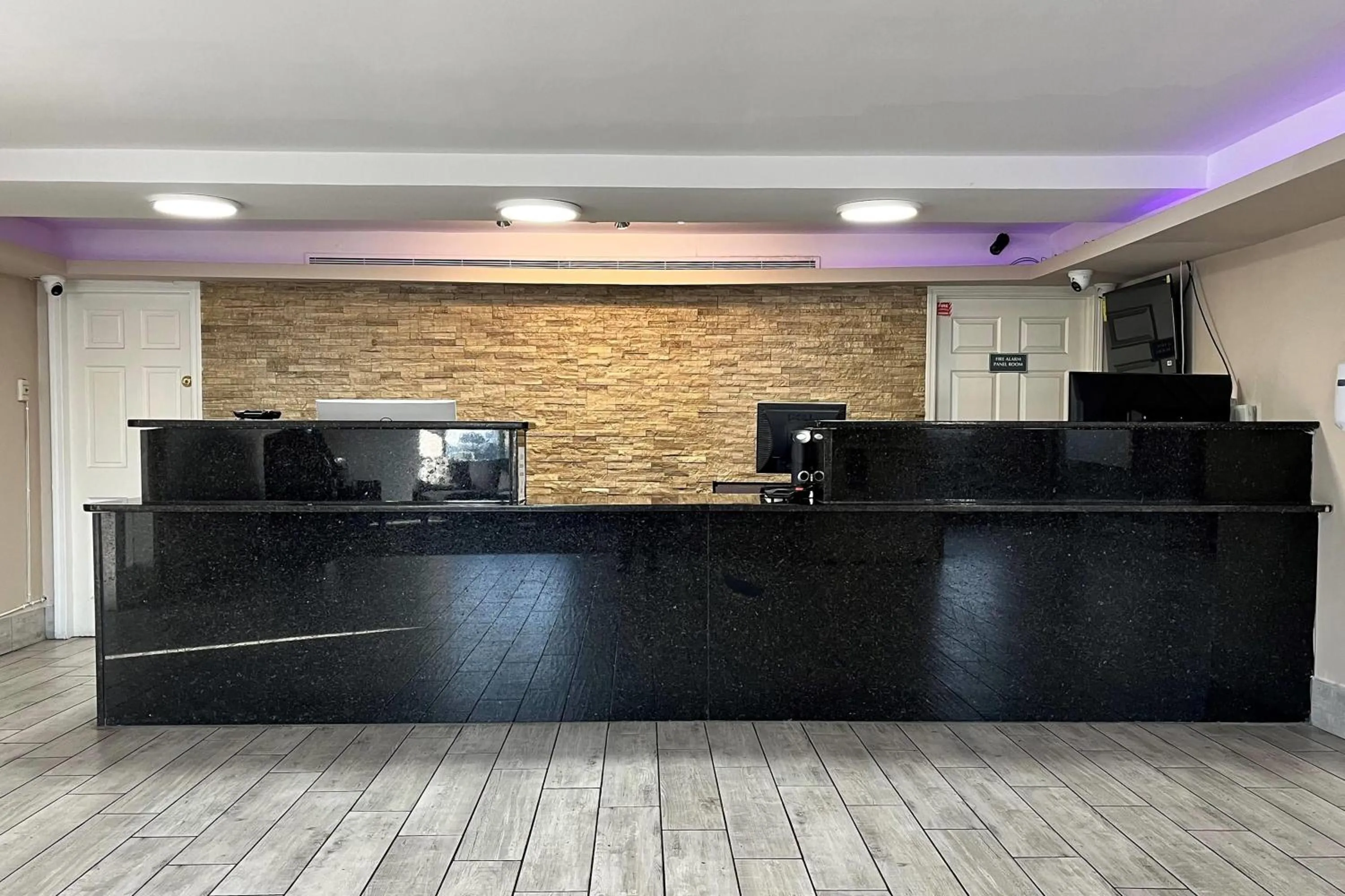 Lobby or reception in Baymont by Wyndham Indianapolis Airport Lynhurst