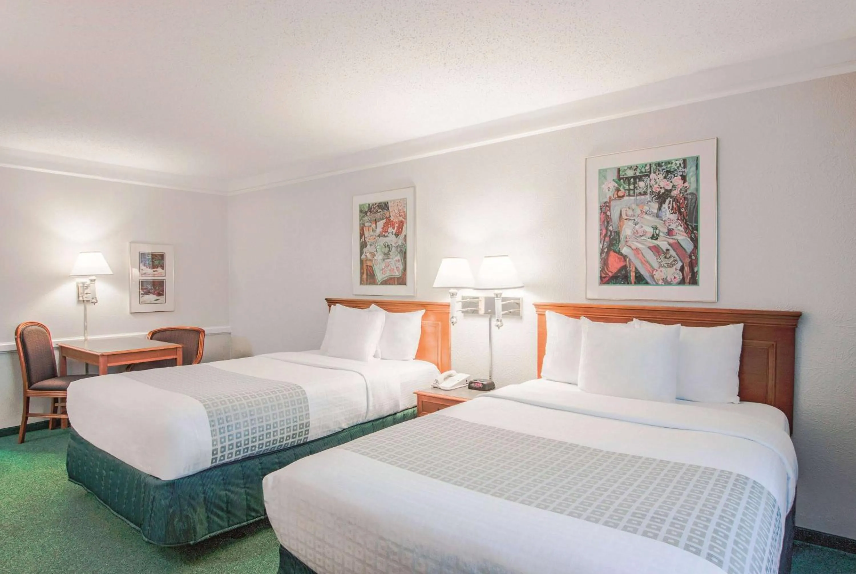 Photo of the whole room, Bed in La Quinta Inn by Wyndham Indianapolis Airport Lynhurst