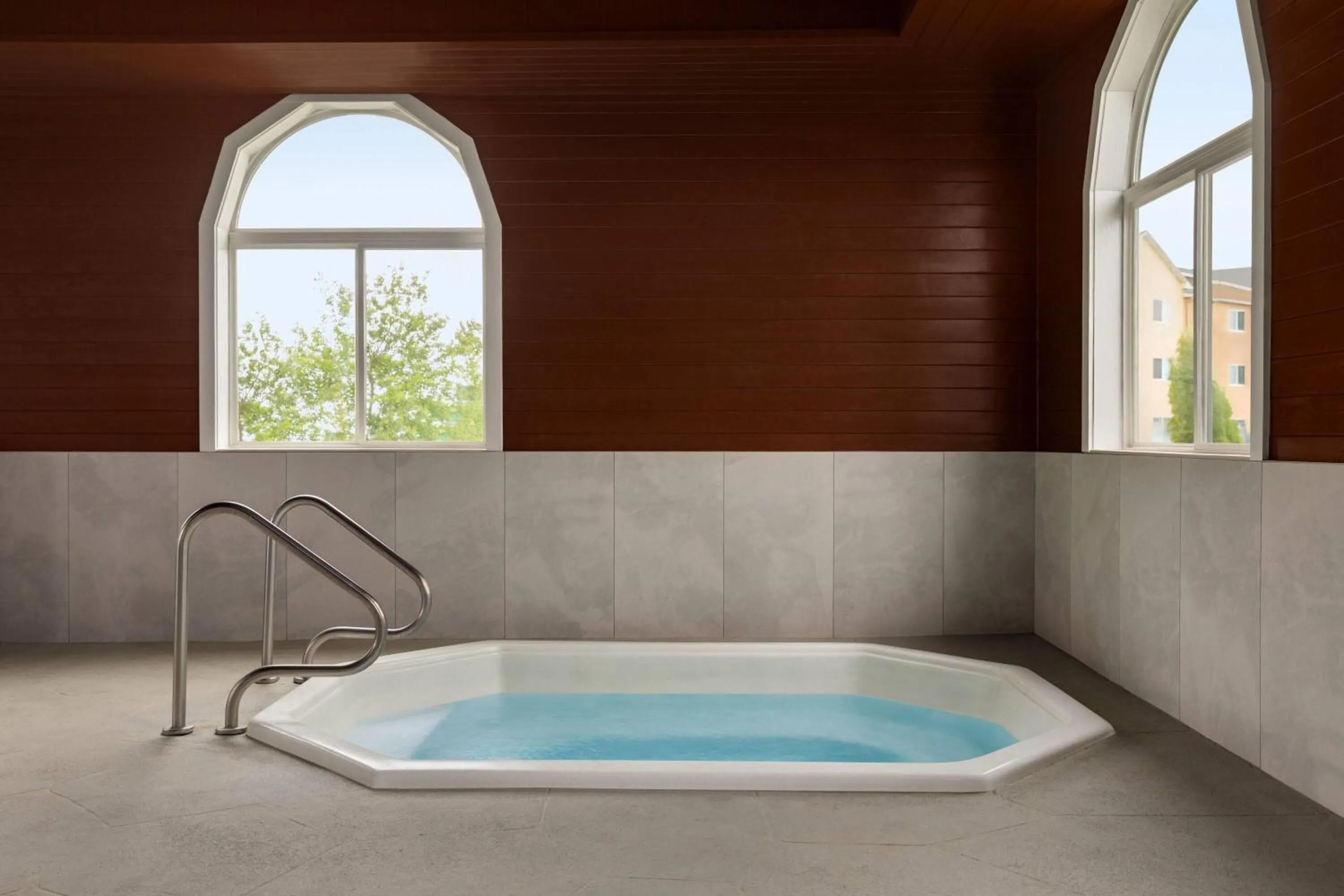 Hot Tub in La Quinta Inn & Suites by Wyndham Peru Starved Rock St Park