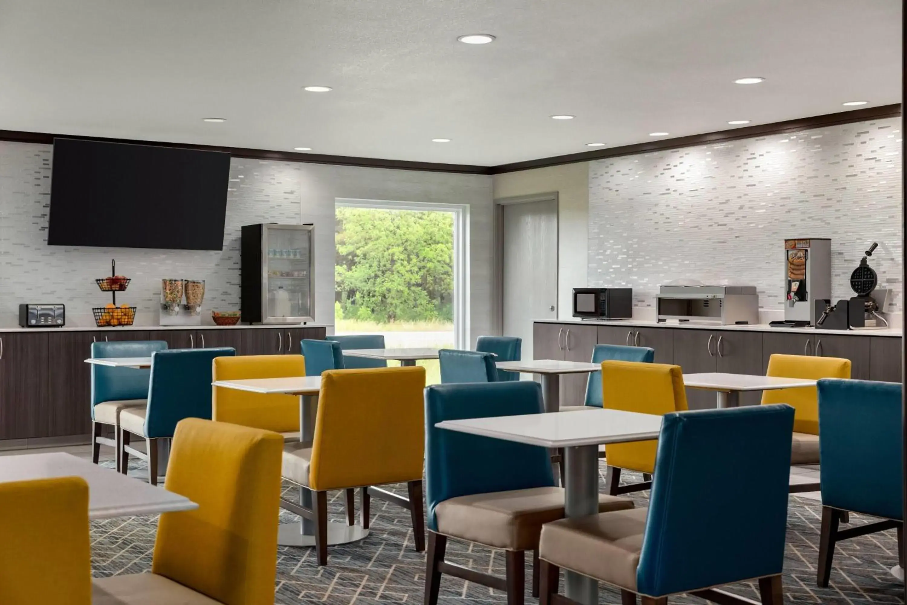 Breakfast in La Quinta Inn & Suites by Wyndham Peru Starved Rock St Park Breakfast in La Quinta Inn & Suites by Wyndham Peru Starved Rock St Park