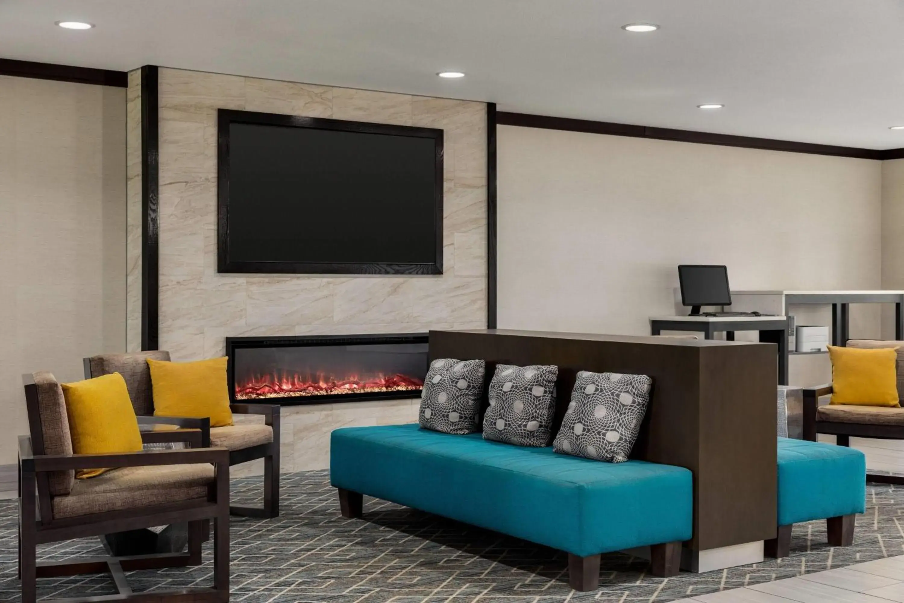 Lobby or reception in La Quinta Inn & Suites by Wyndham Peru Starved Rock St Park Lobby or reception in La Quinta Inn & Suites by Wyndham Peru Starved Rock St Park