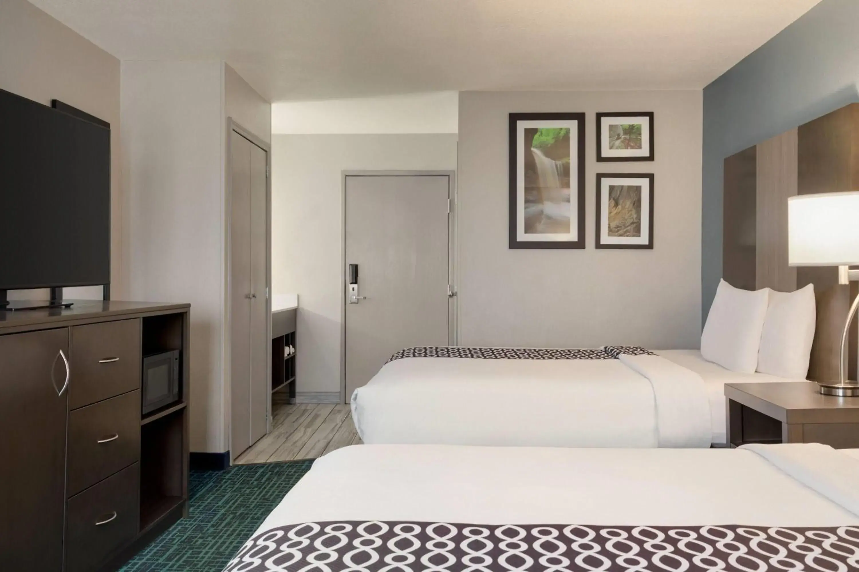 Photo of the whole room, Bed in La Quinta Inn & Suites by Wyndham Peru Starved Rock St Park Photo of the whole room, Bed in La Quinta Inn & Suites by Wyndham Peru Starved Rock St Park