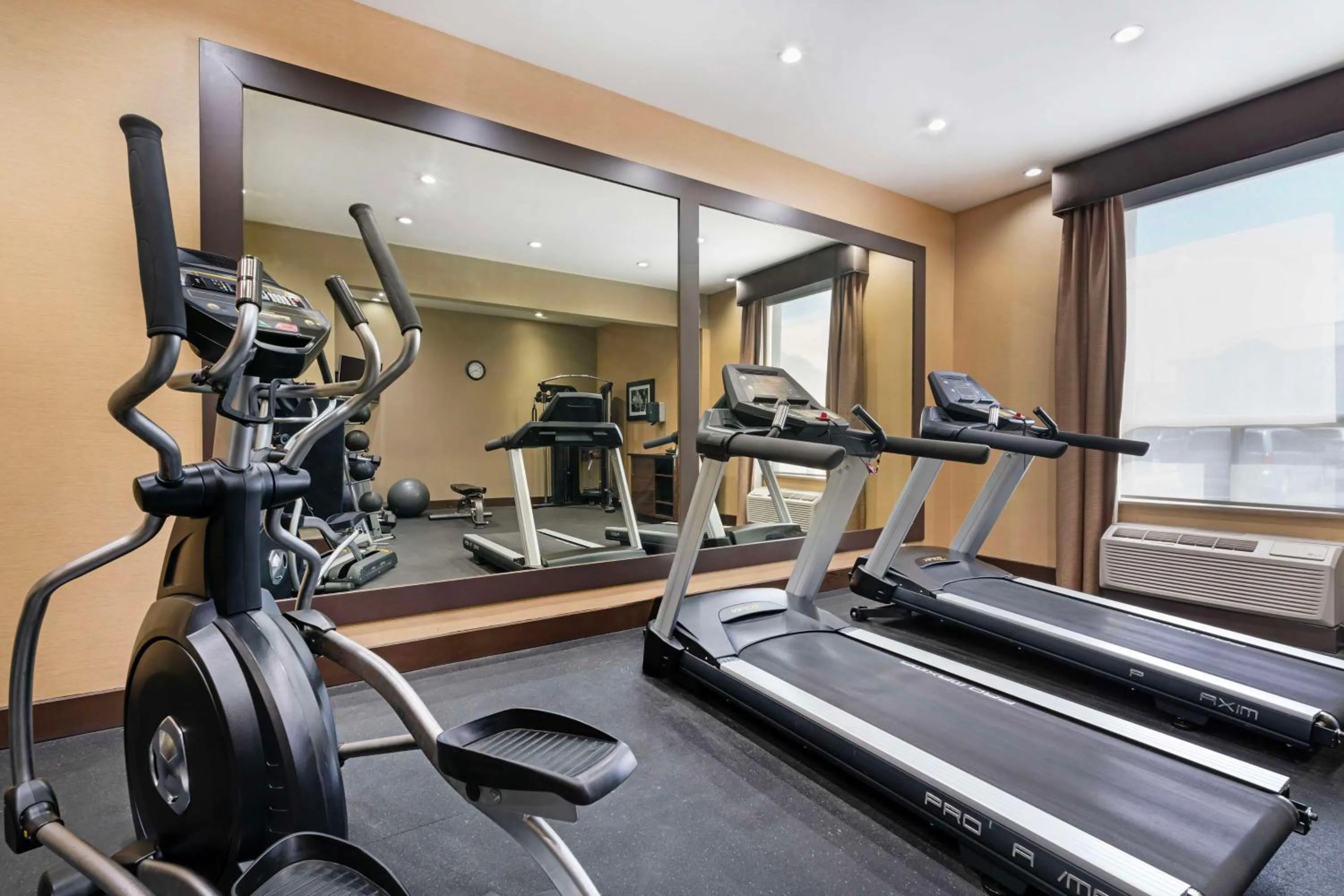 Fitness centre/facilities in Best Western Pacific Inn
