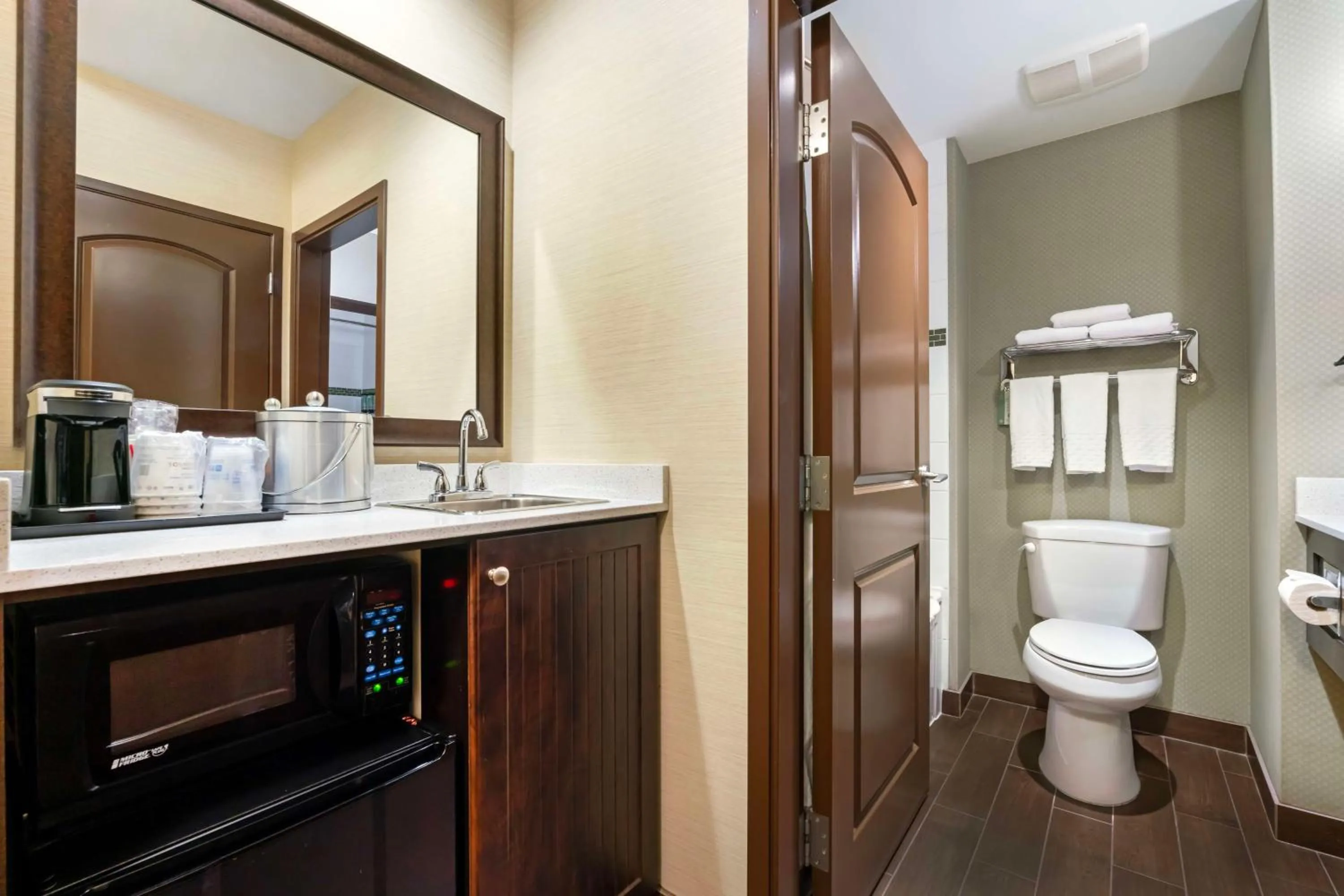 Bathroom in Best Western Pacific Inn