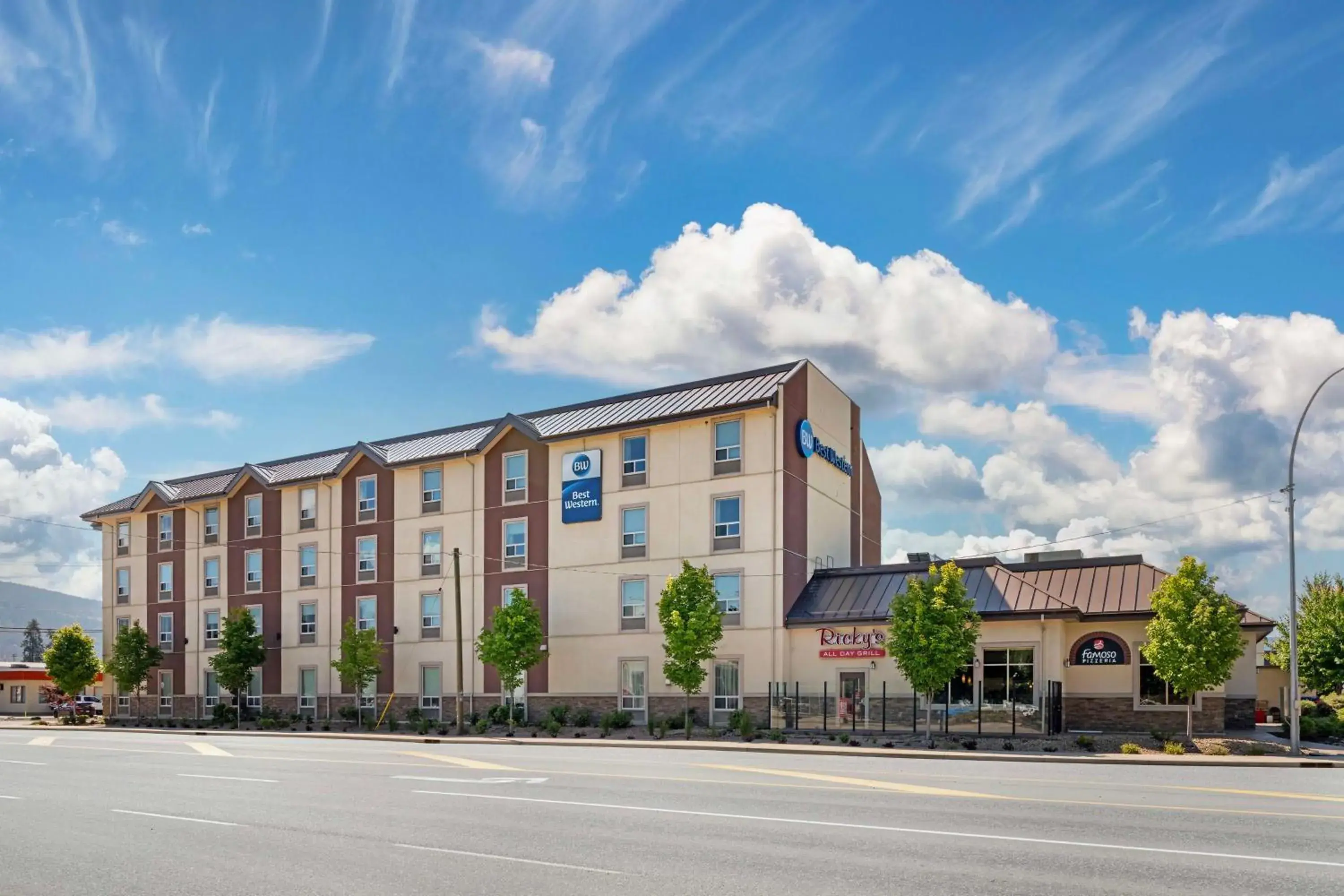 Property building in Best Western Pacific Inn Property building in Best Western Pacific Inn