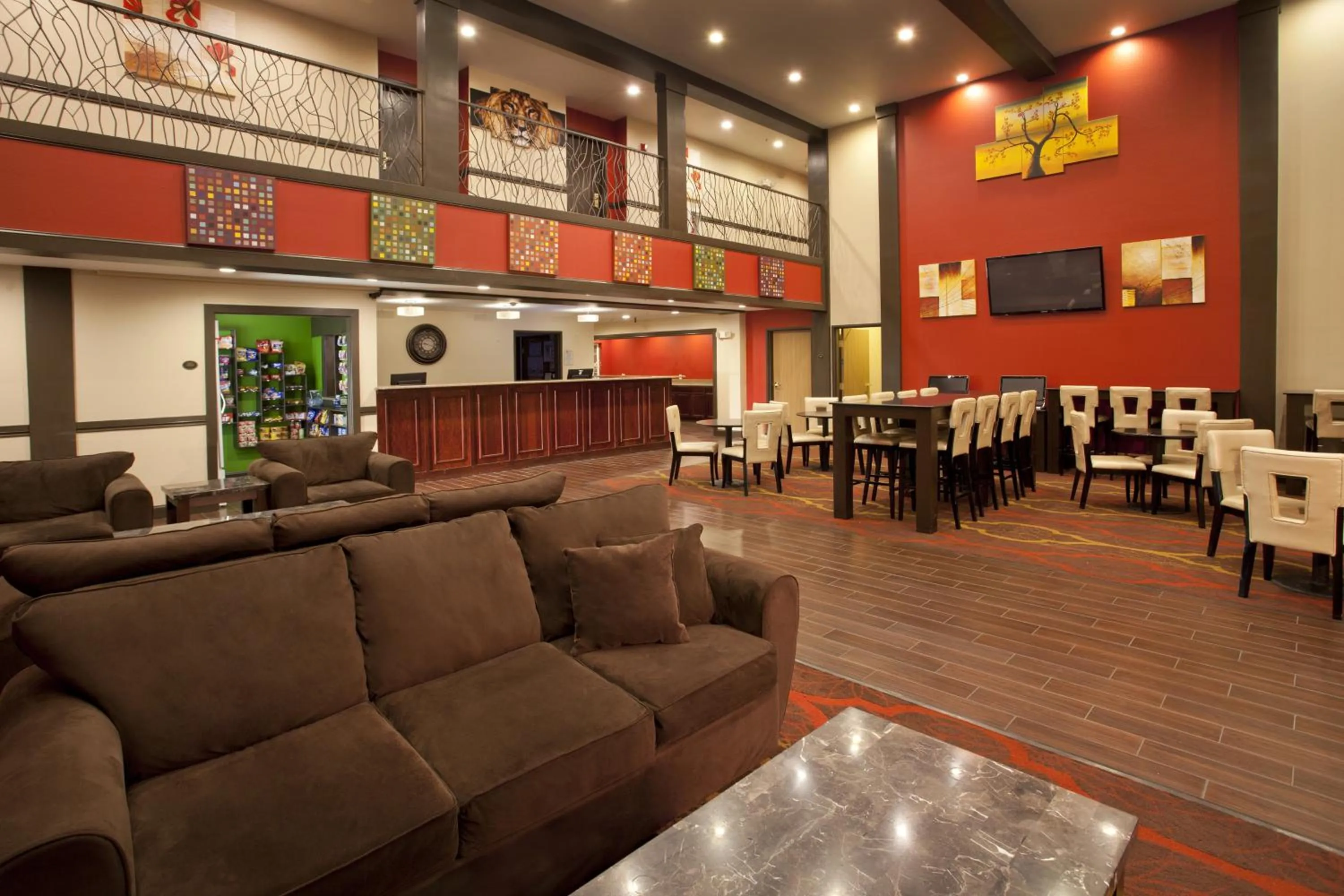 Communal lounge/ TV room in Baymont by Wyndham Kent - Seattle