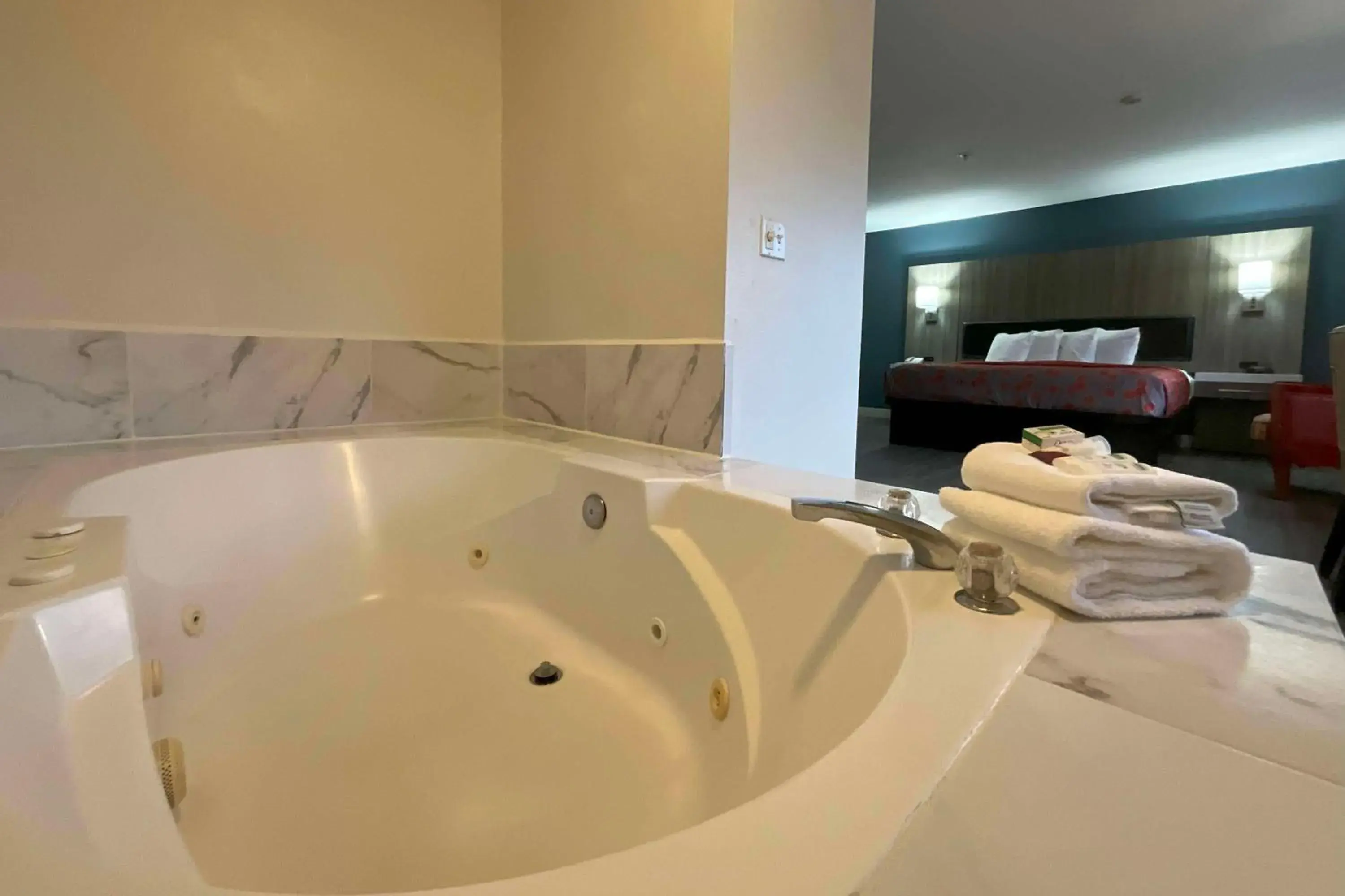 Photo of the whole room in Baymont by Wyndham Kent - Seattle Photo of the whole room in Baymont by Wyndham Kent - Seattle