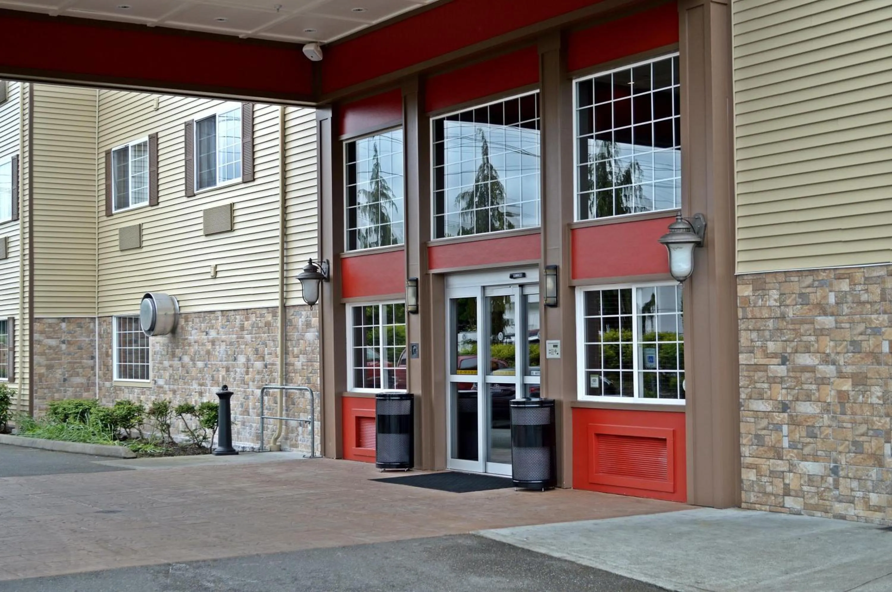 Facade/entrance in Baymont by Wyndham Kent - Seattle