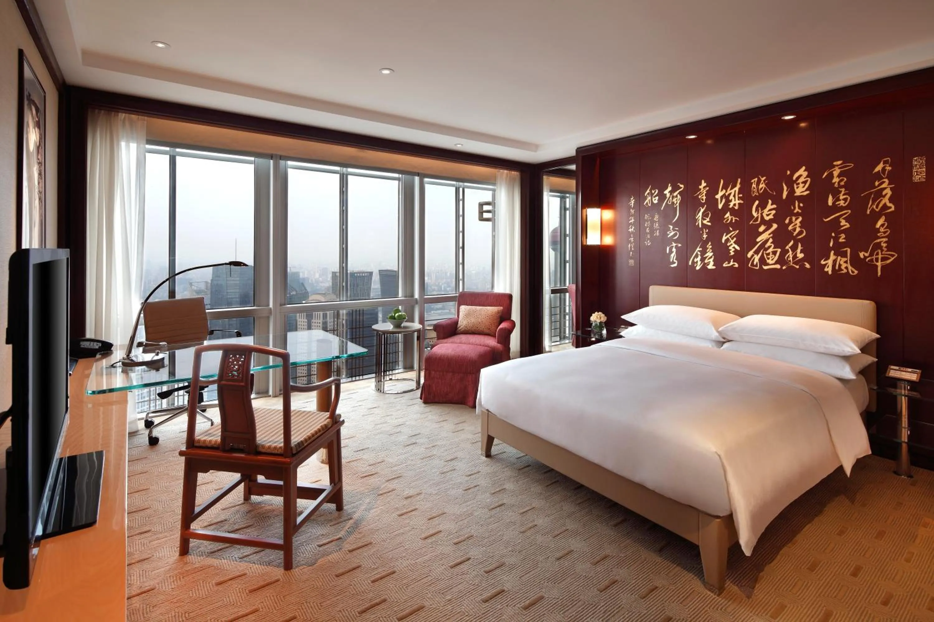 Photo of the whole room, Bed in Grand Hyatt Shanghai