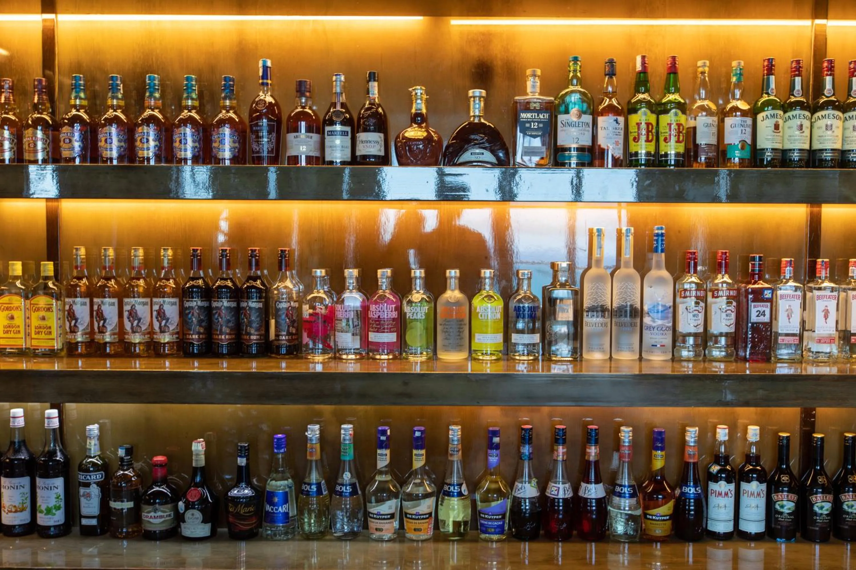 Lounge or bar in Four Points by Sheraton Hainan, Sanya