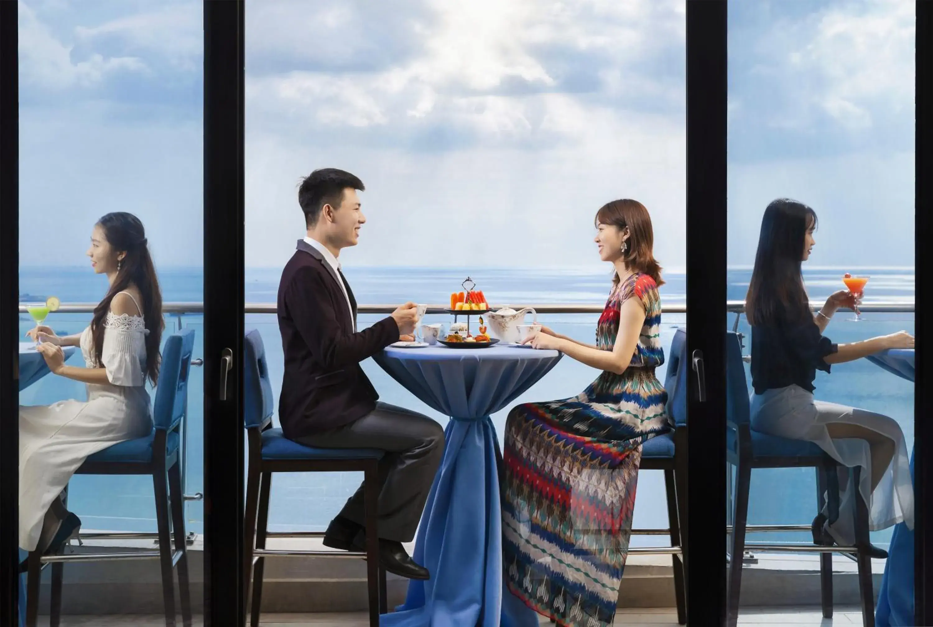 Lounge or bar in Four Points by Sheraton Hainan, Sanya Lounge or bar in Four Points by Sheraton Hainan, Sanya