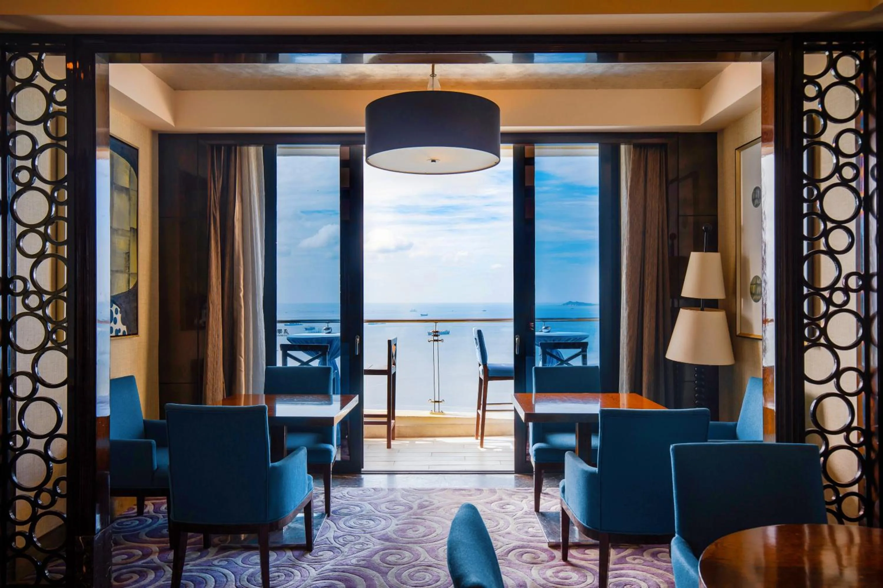 Lounge or bar in Four Points by Sheraton Hainan, Sanya