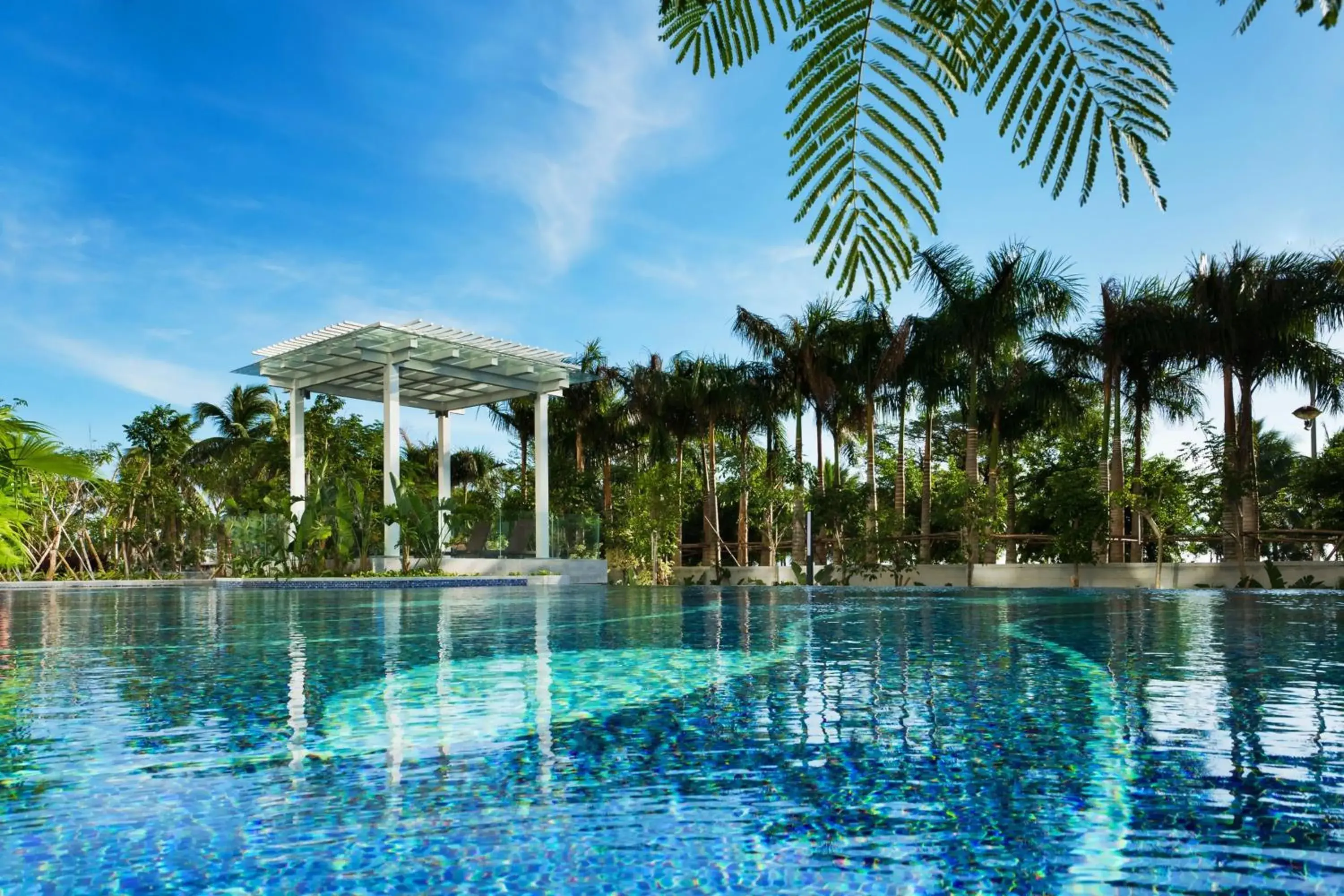 Swimming pool in Four Points by Sheraton Hainan, Sanya Swimming pool in Four Points by Sheraton Hainan, Sanya