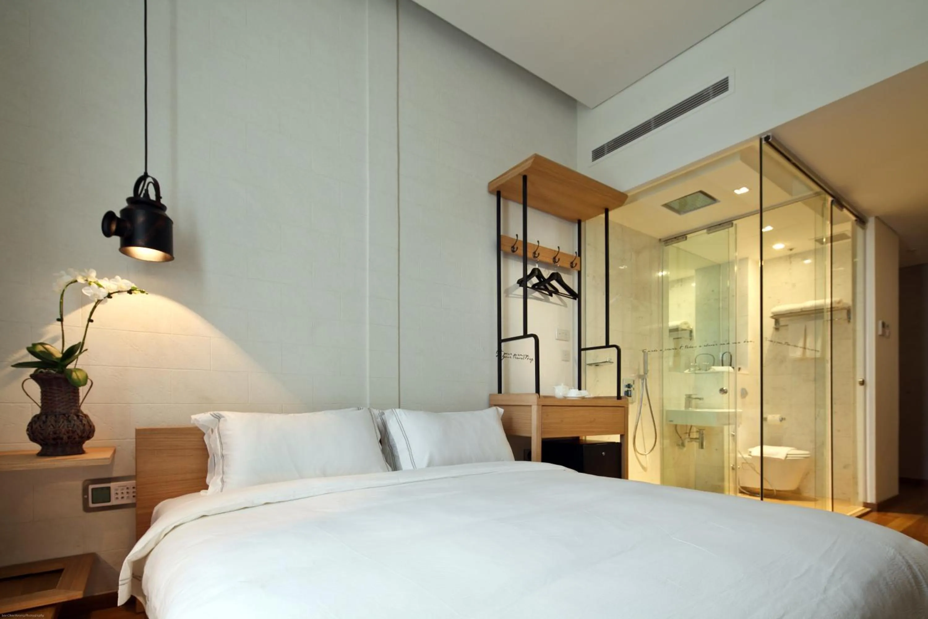 Toilet, Bed in Hotel Clover 769 North Bridge Road