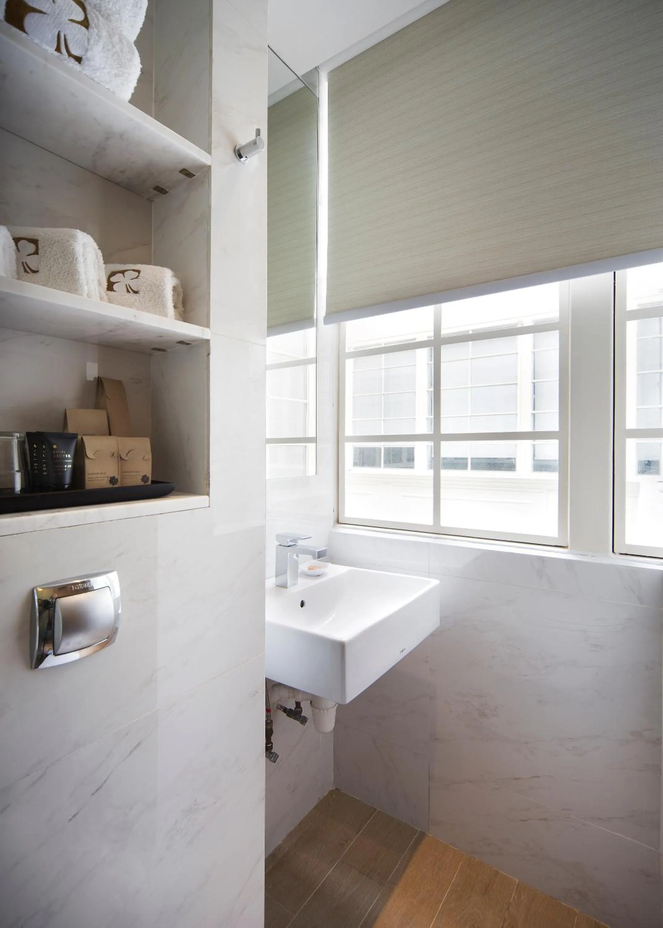 Toilet in Hotel Clover 769 North Bridge Road