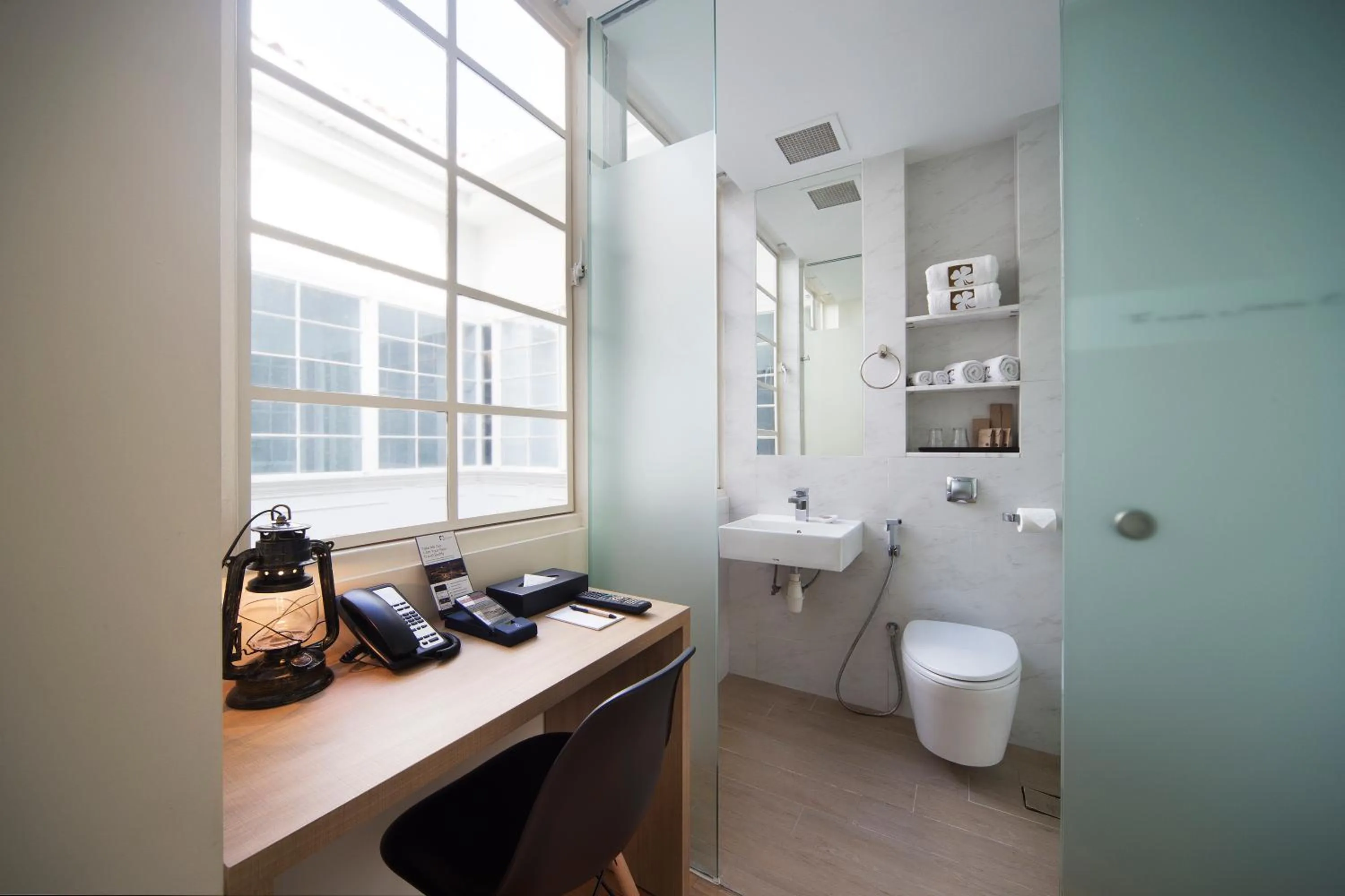 Toilet in Hotel Clover 769 North Bridge Road