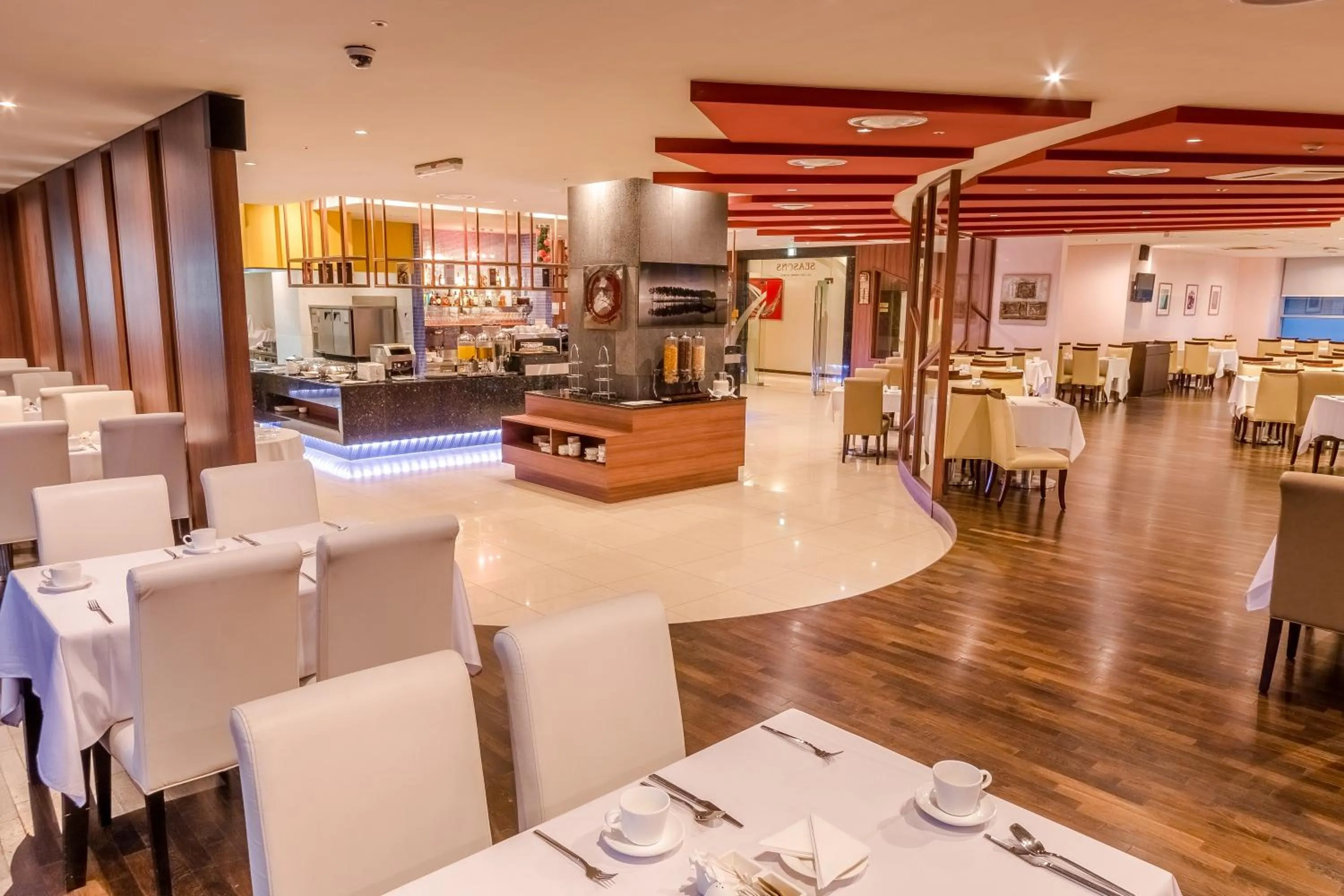 Restaurant/places to eat in The Blue Sky Hotel and Tower