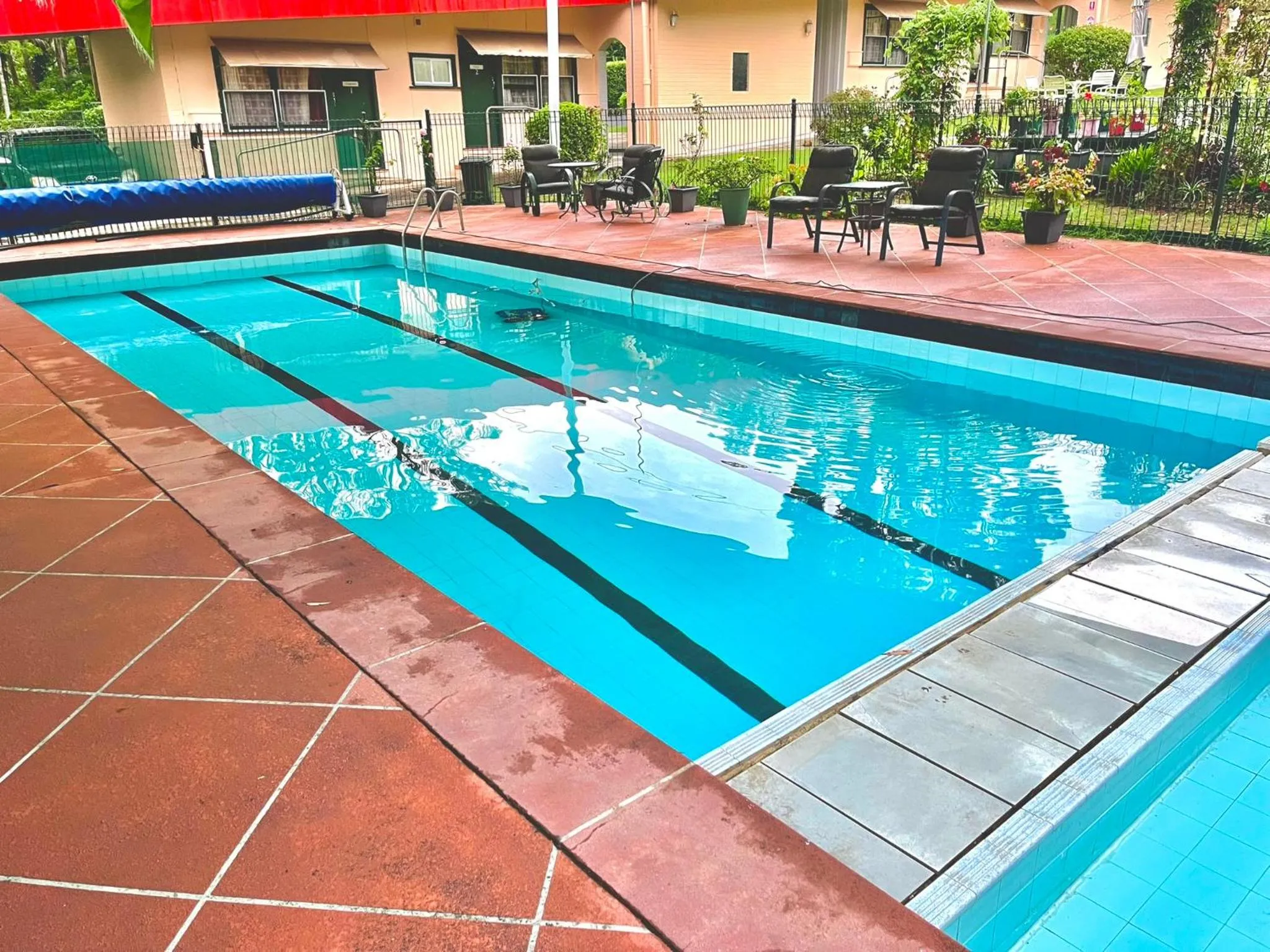 Swimming pool in Major Innes Motel