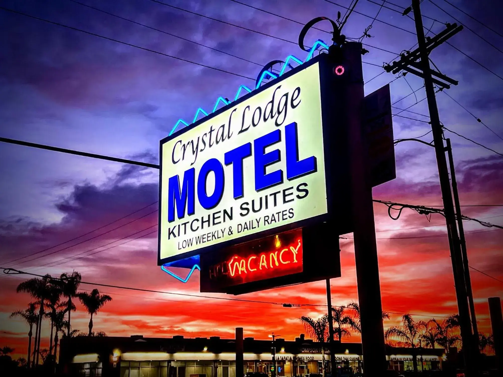 Property building in Crystal Lodge Motel Property building in Crystal Lodge Motel