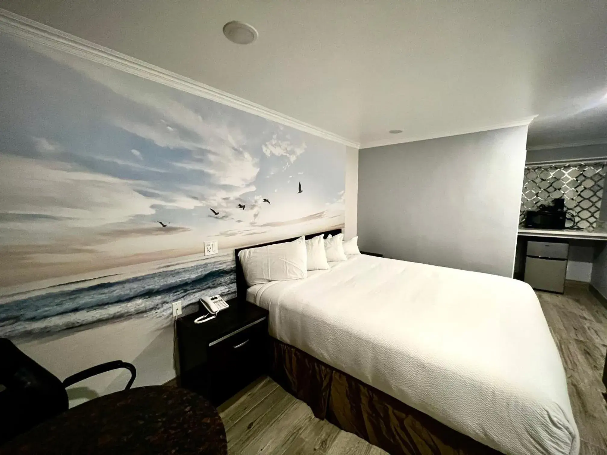 Bedroom, Bed in Crystal Lodge Motel Bedroom, Bed in Crystal Lodge Motel