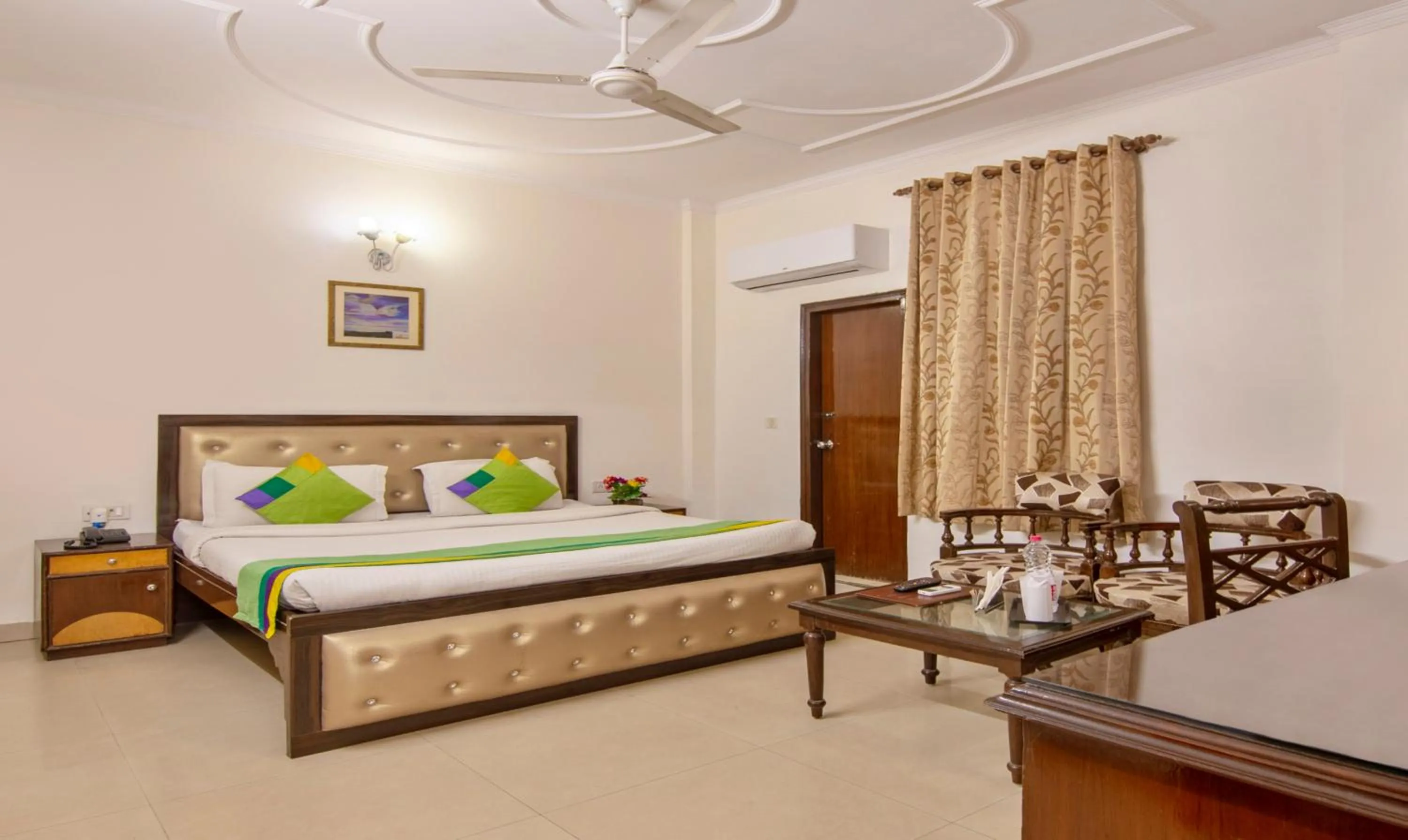 Bedroom, Bed in Treebo Paras International