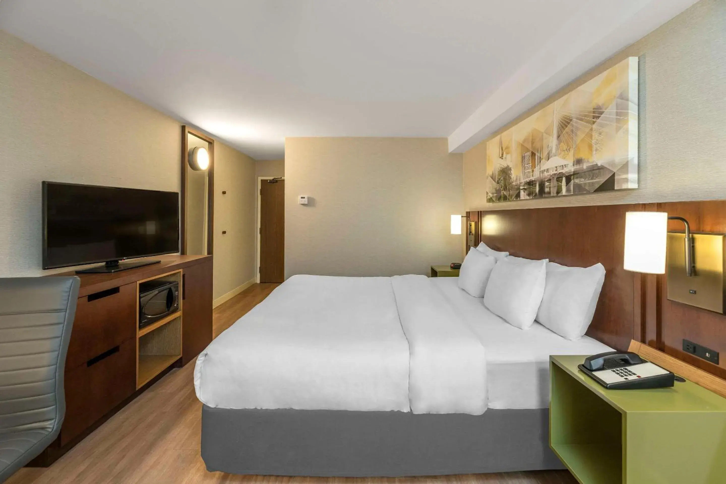 Bedroom, Bed in Comfort Inn South Bedroom, Bed in Comfort Inn South