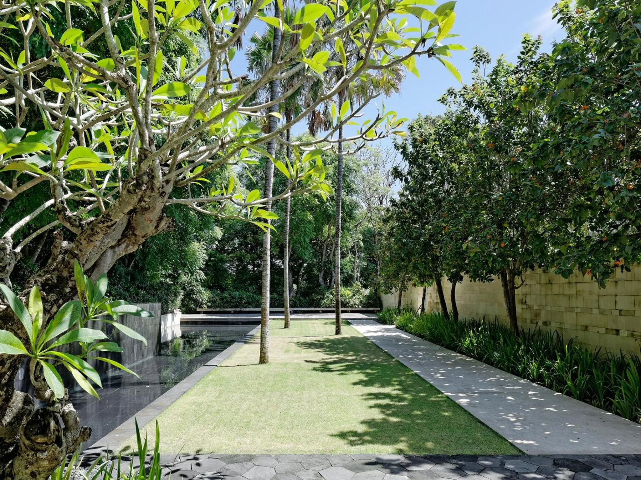 Garden in The Bale Nusa Dua by LifestyleRetreats