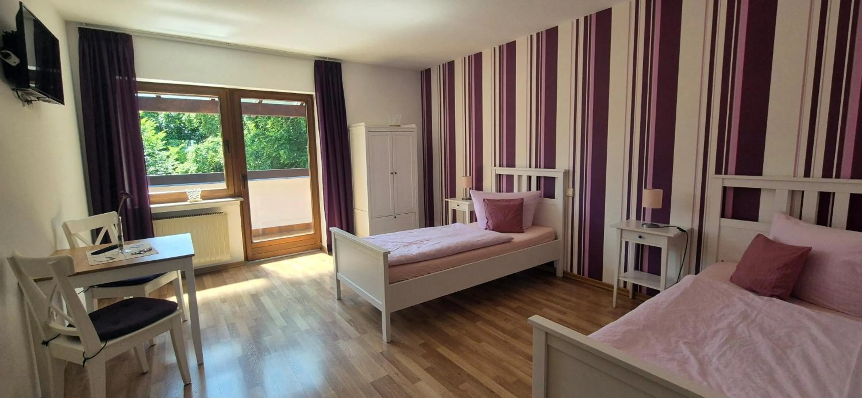 Photo of the whole room, Bed in Gasthof Schumacher Hotel garni