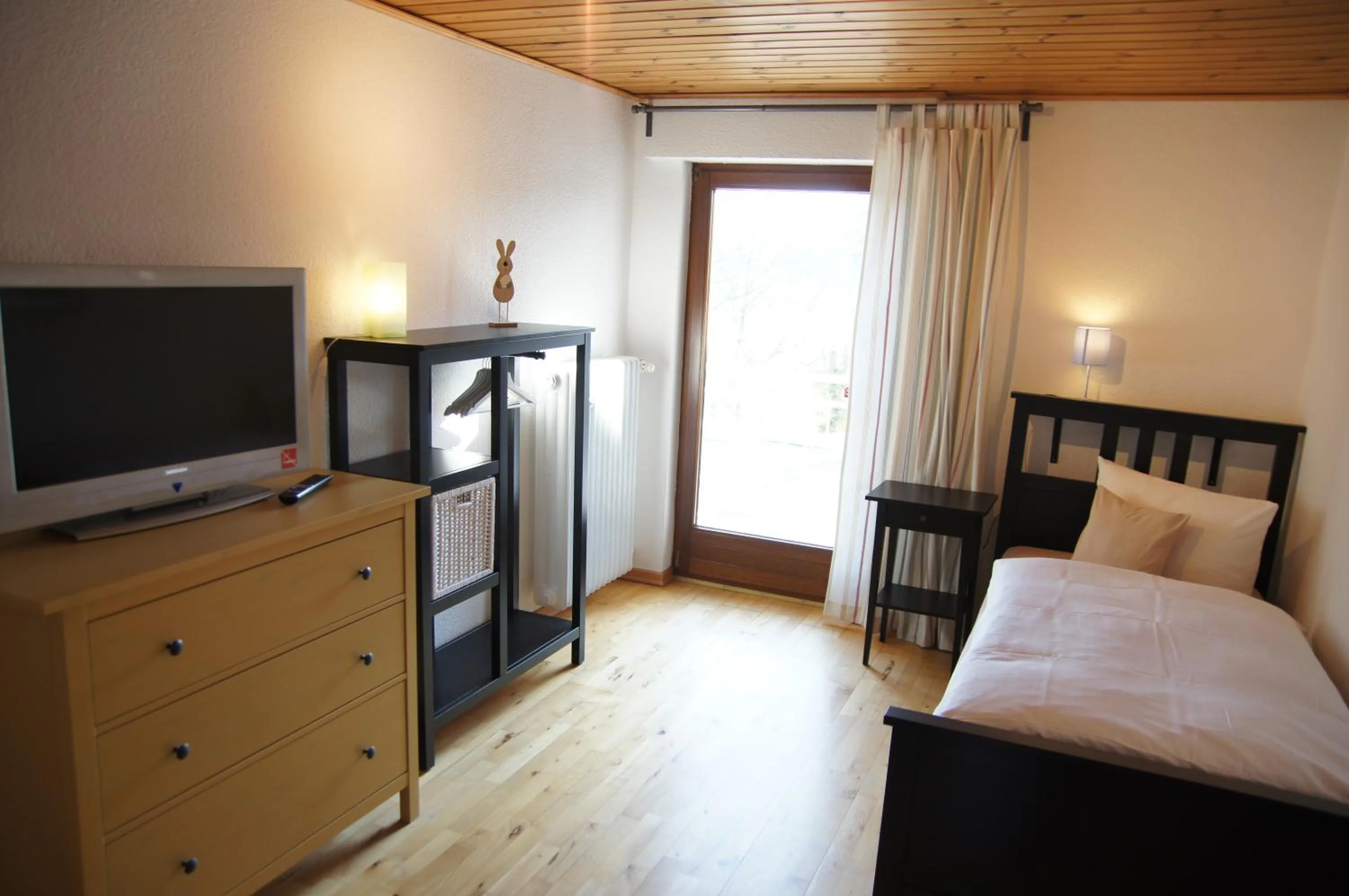 Photo of the whole room, Bed in Gasthof Schumacher Hotel garni