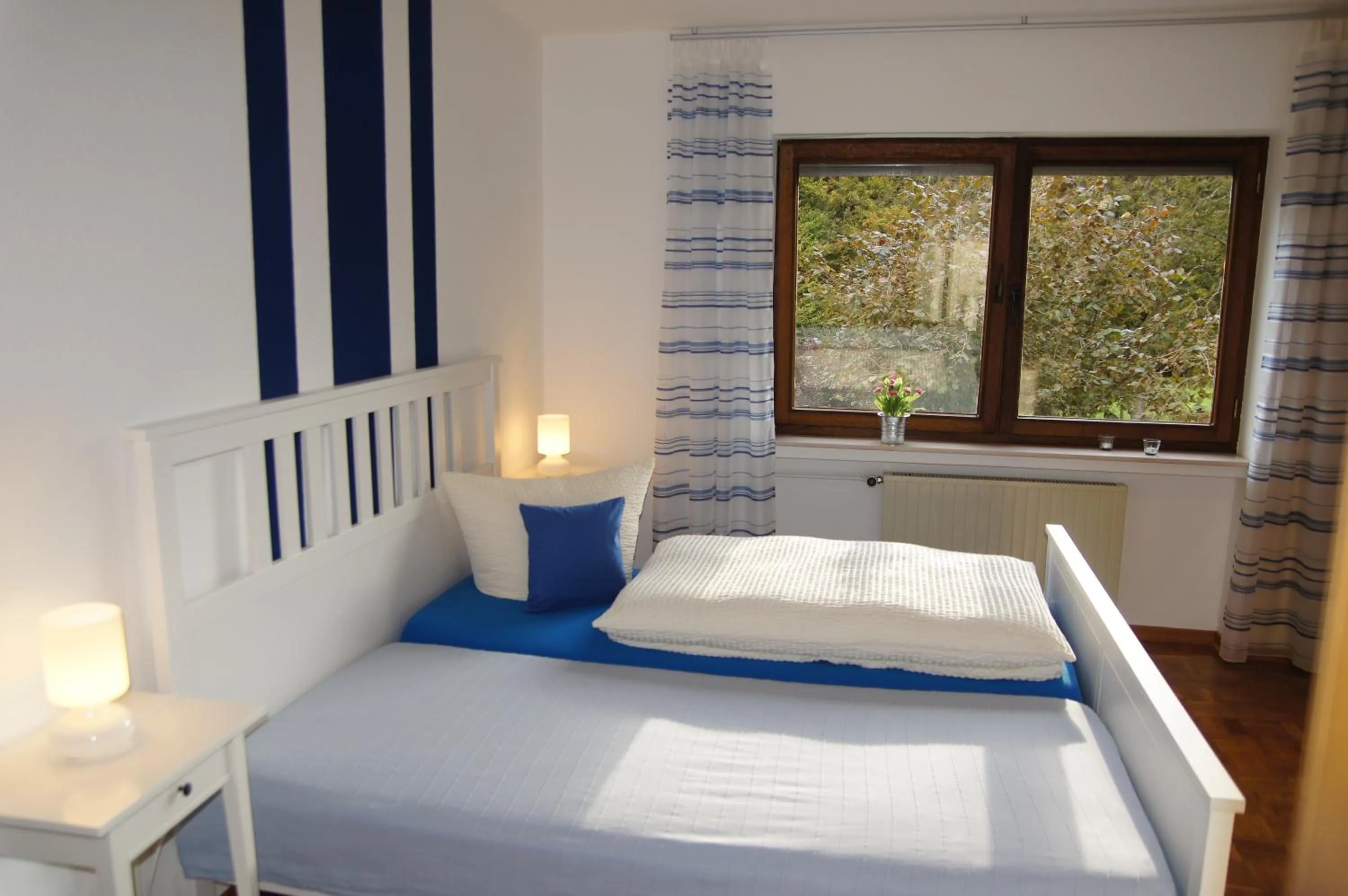 Photo of the whole room, Bed in Gasthof Schumacher Hotel garni