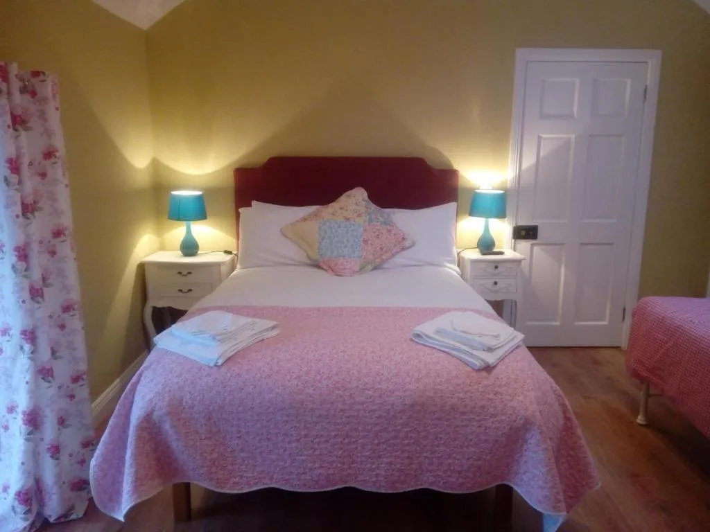 Bed in Abbeyview House B&B and Glamping