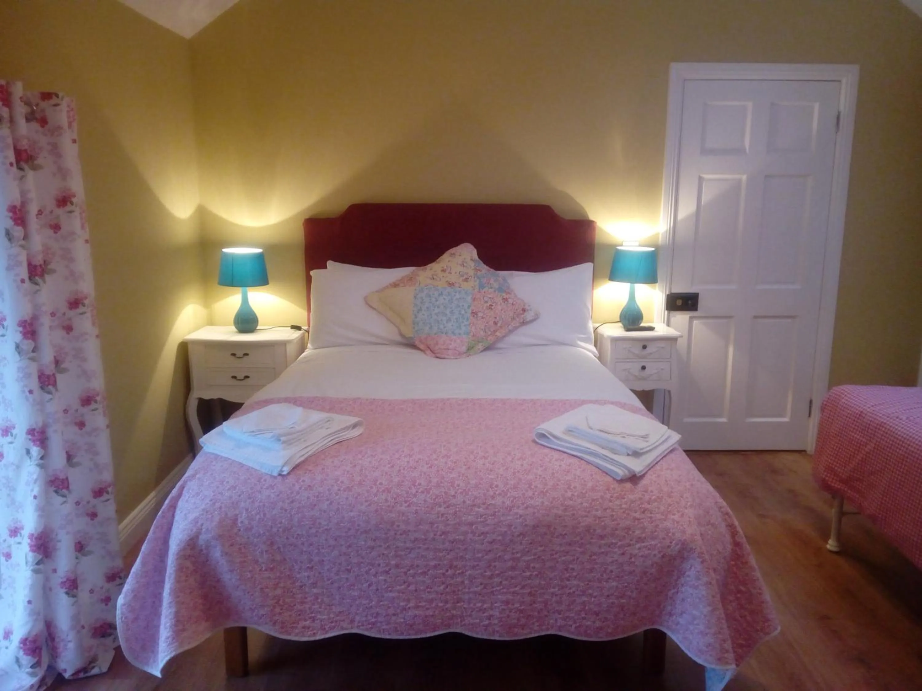 Bed in Abbeyview House B&B and Glamping