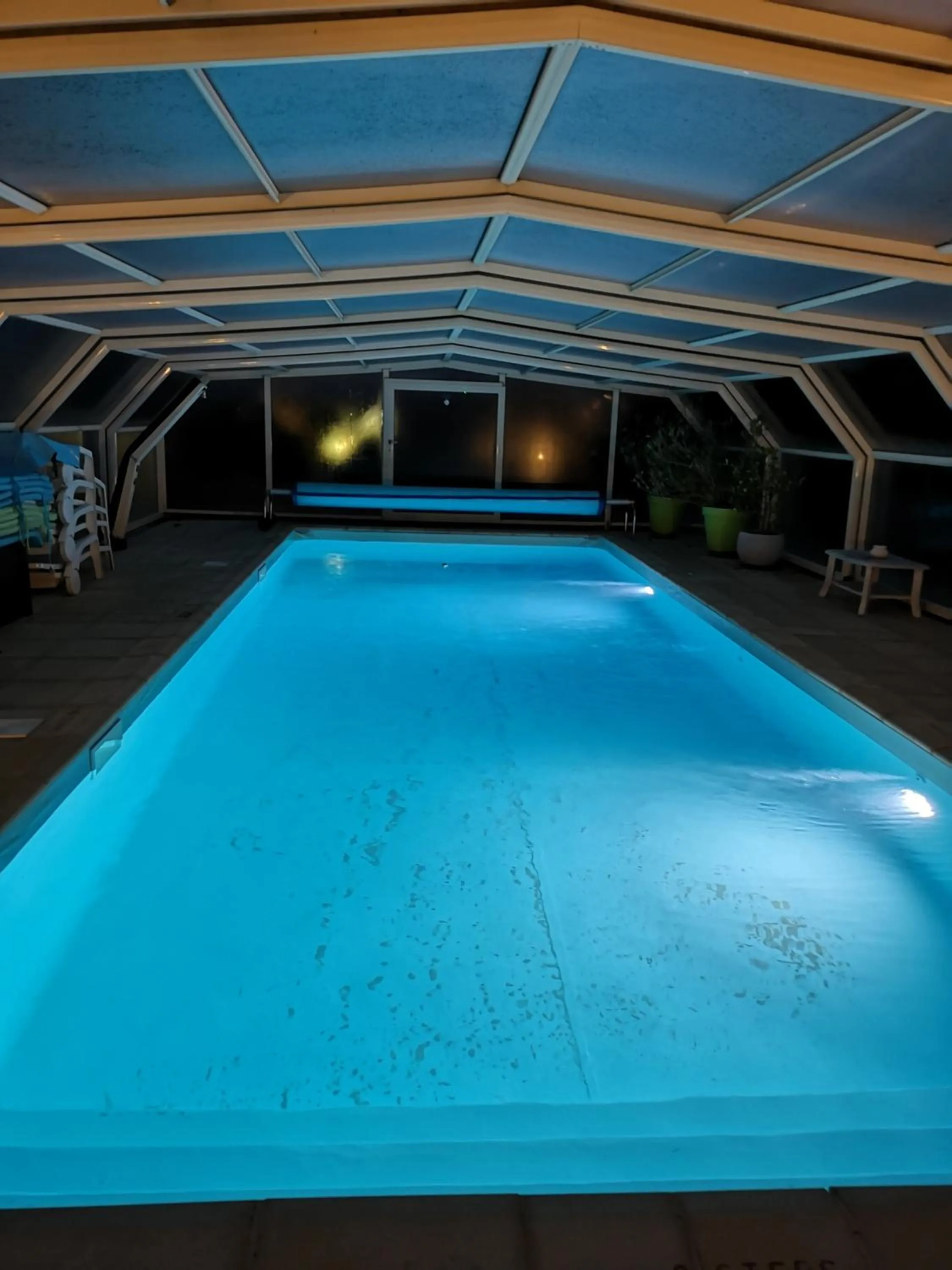 Pool view in Douce France 82