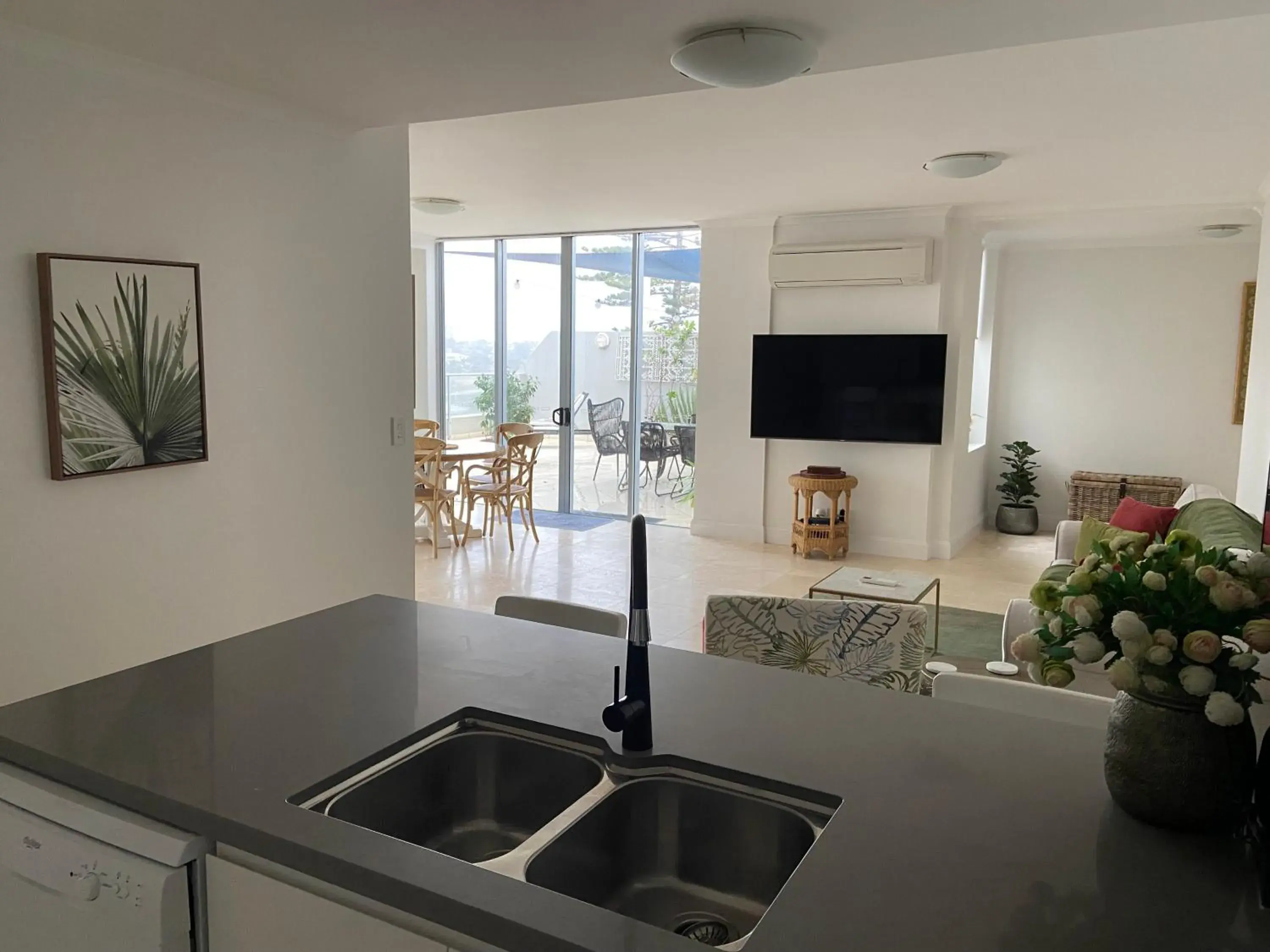 Three-Bedroom Apartment with Terrace in Ki-ea Apartments Three-Bedroom Apartment with Terrace in Ki-ea Apartments